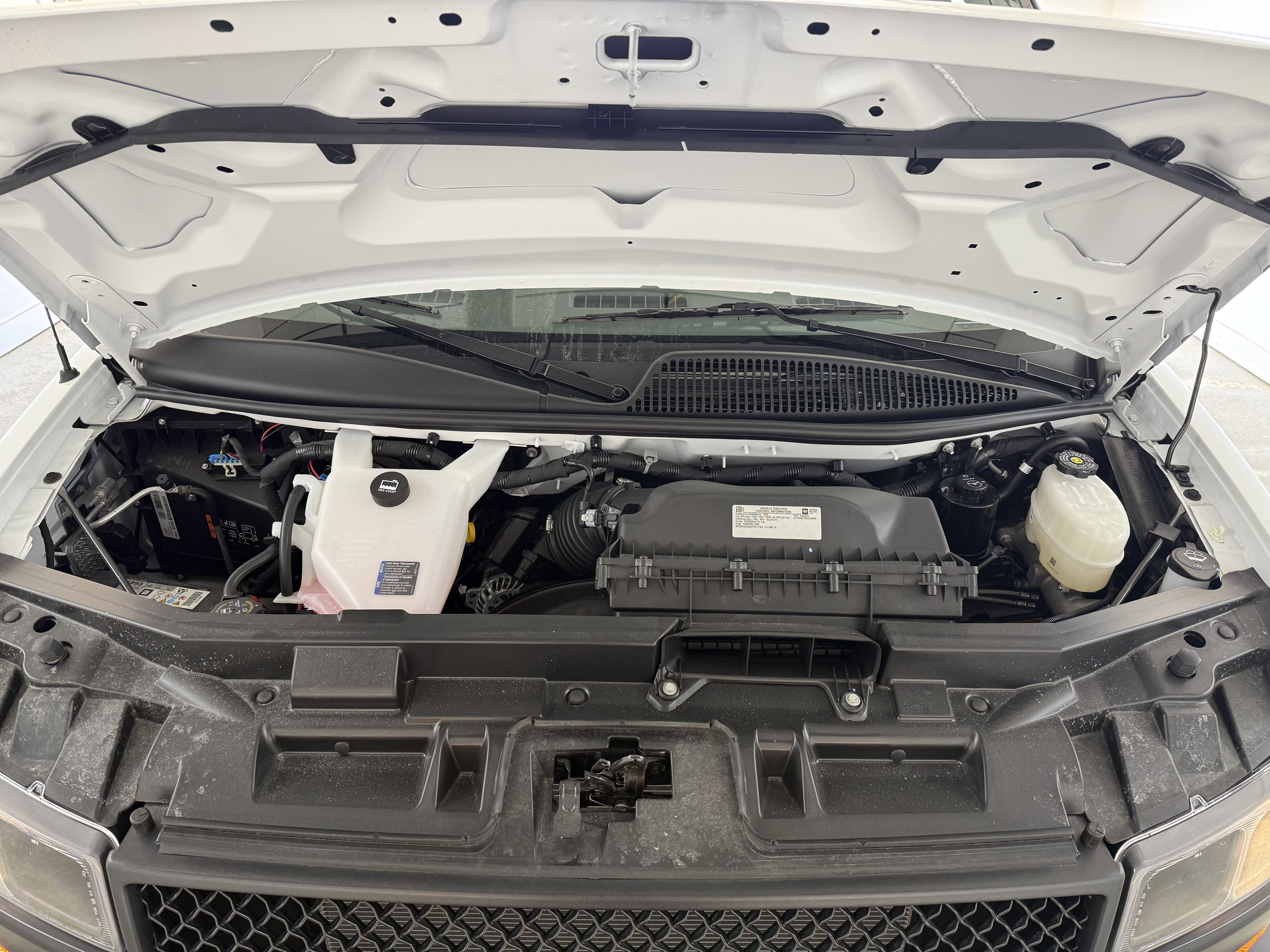 2025 Chevrolet Express Cargo Work Van - Photo 8