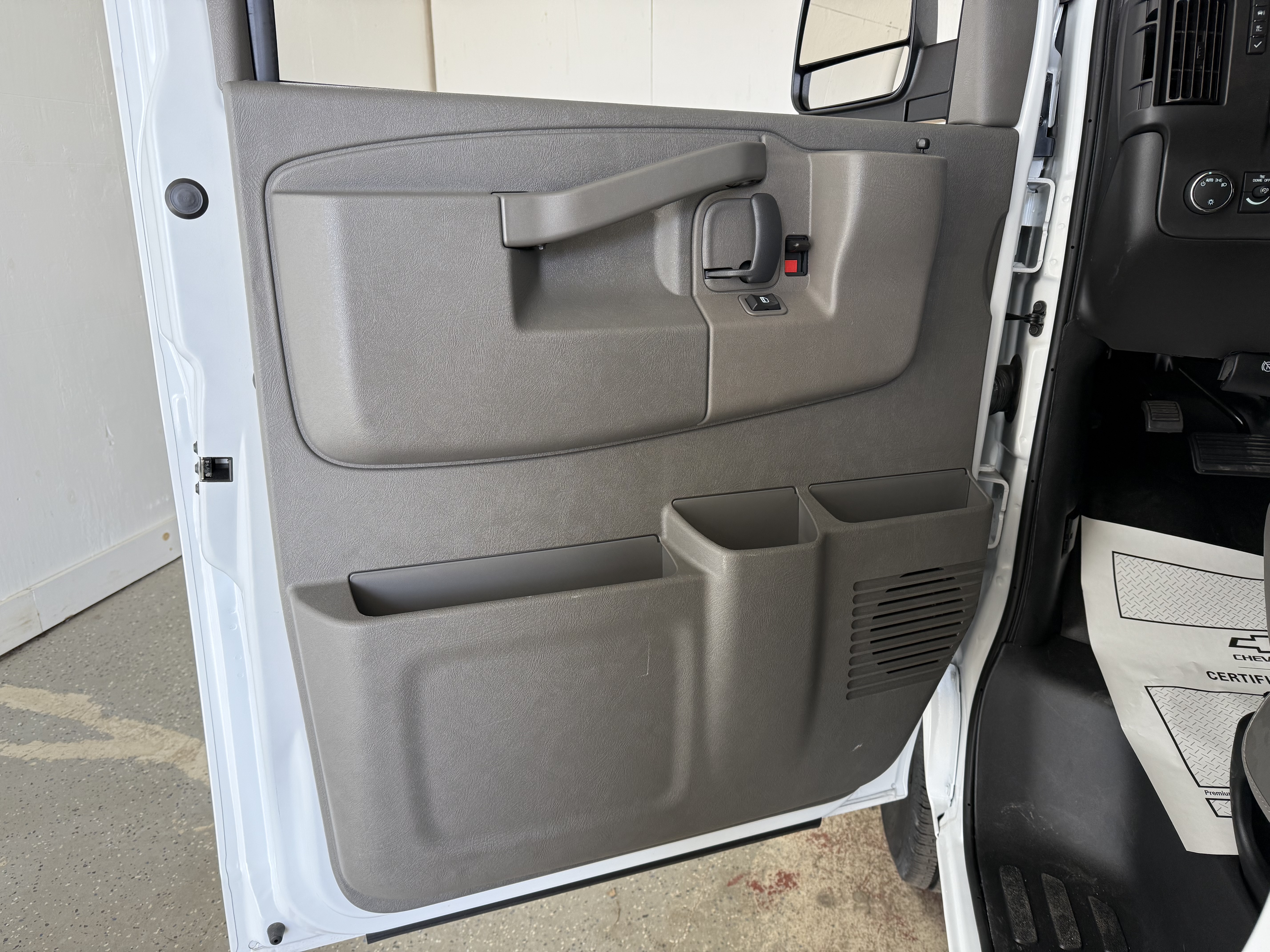 2025 Chevrolet Express Cargo Work Van - Photo 14