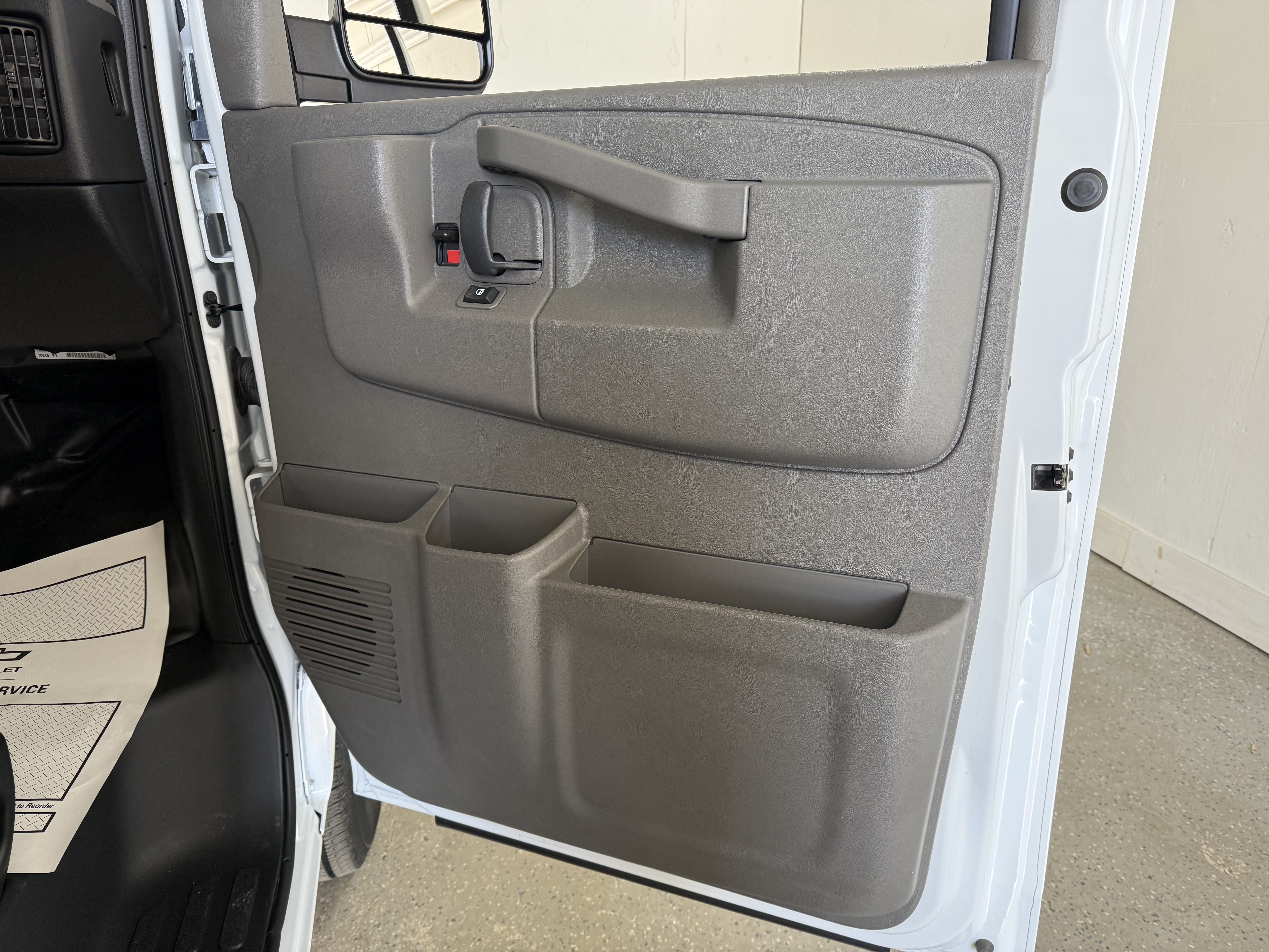 2025 Chevrolet Express Cargo Work Van - Photo 30