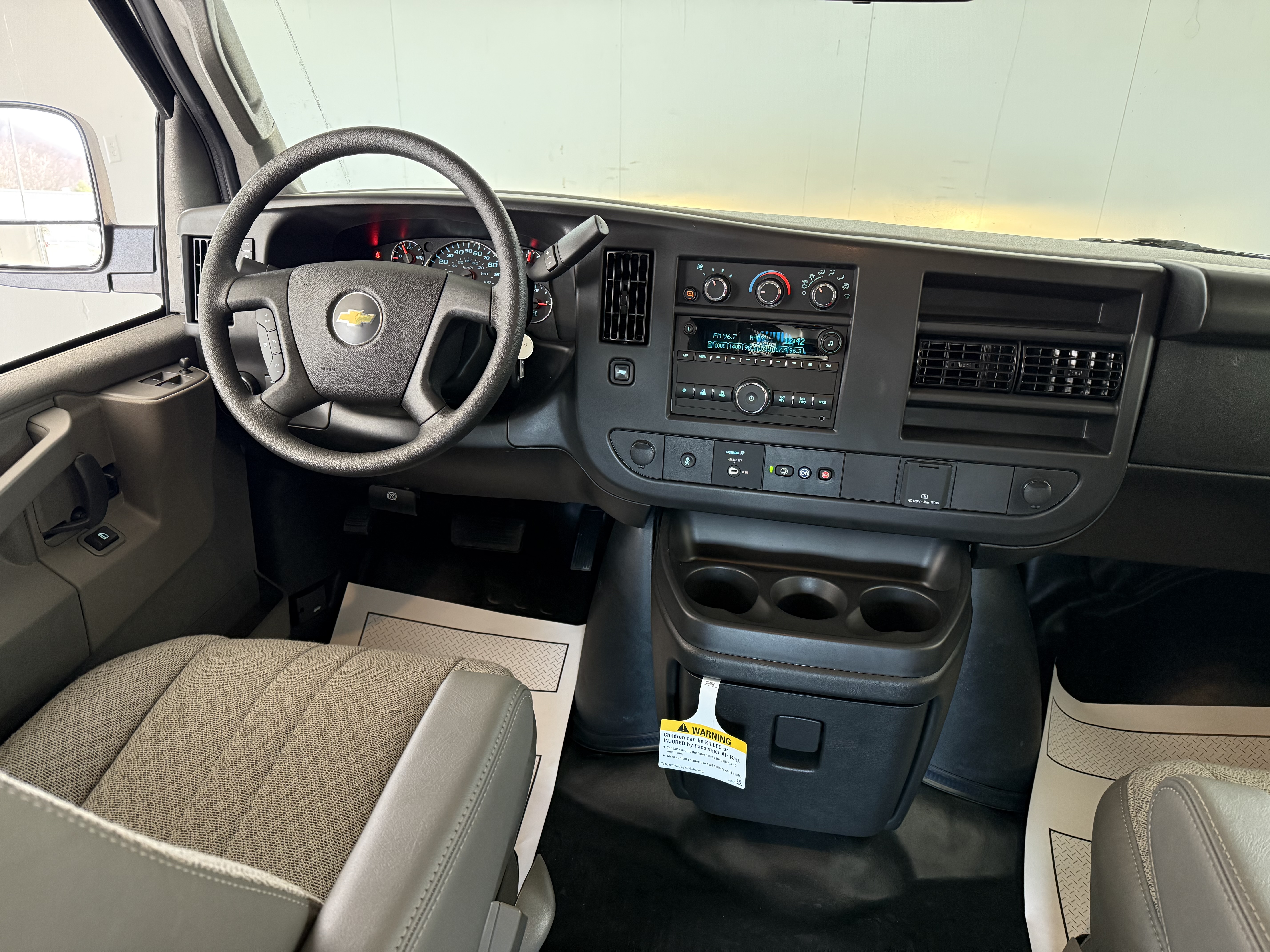 2025 Chevrolet Express Cargo Work Van - Photo 16