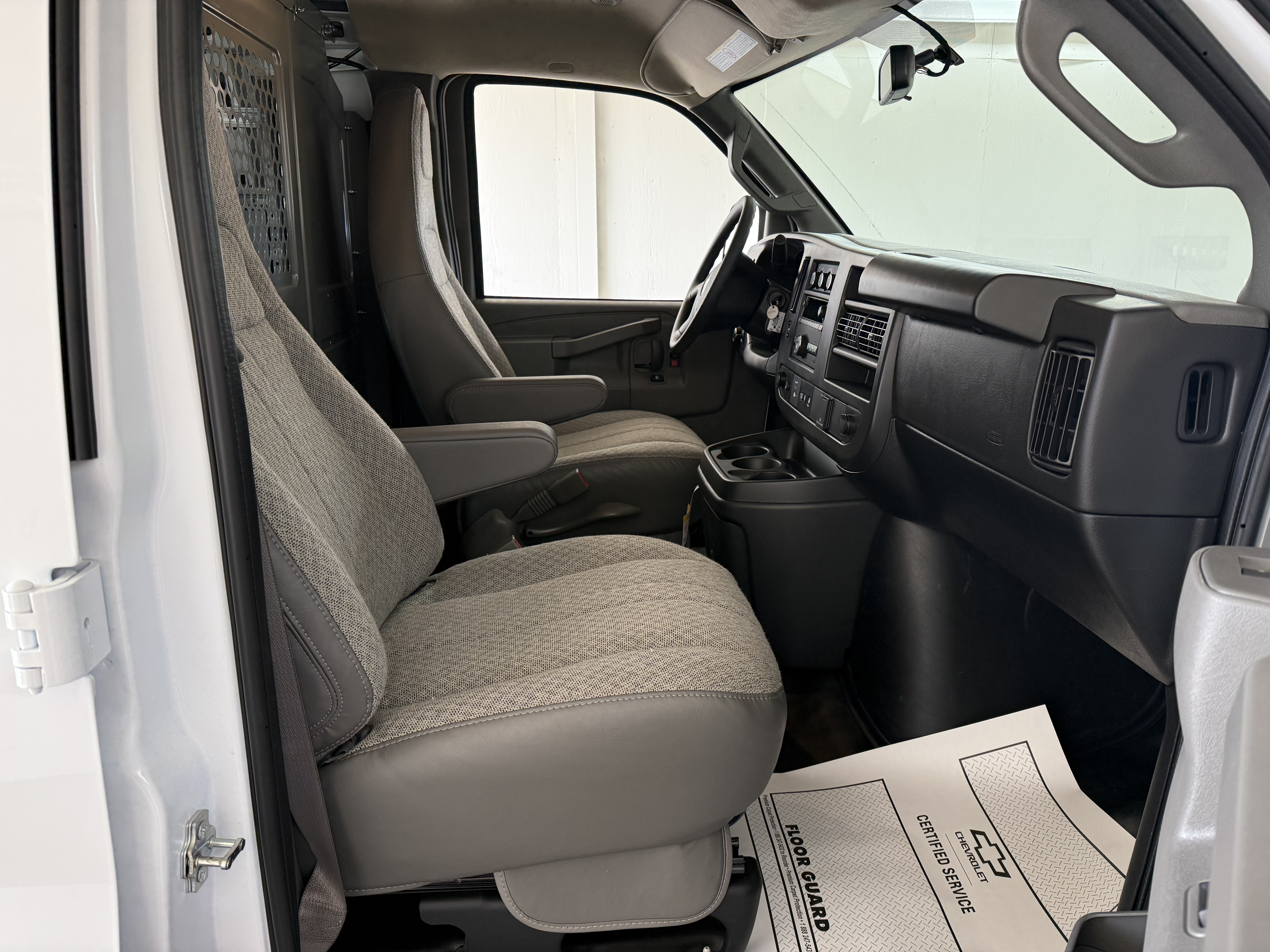 2025 Chevrolet Express Cargo Work Van - Photo 27