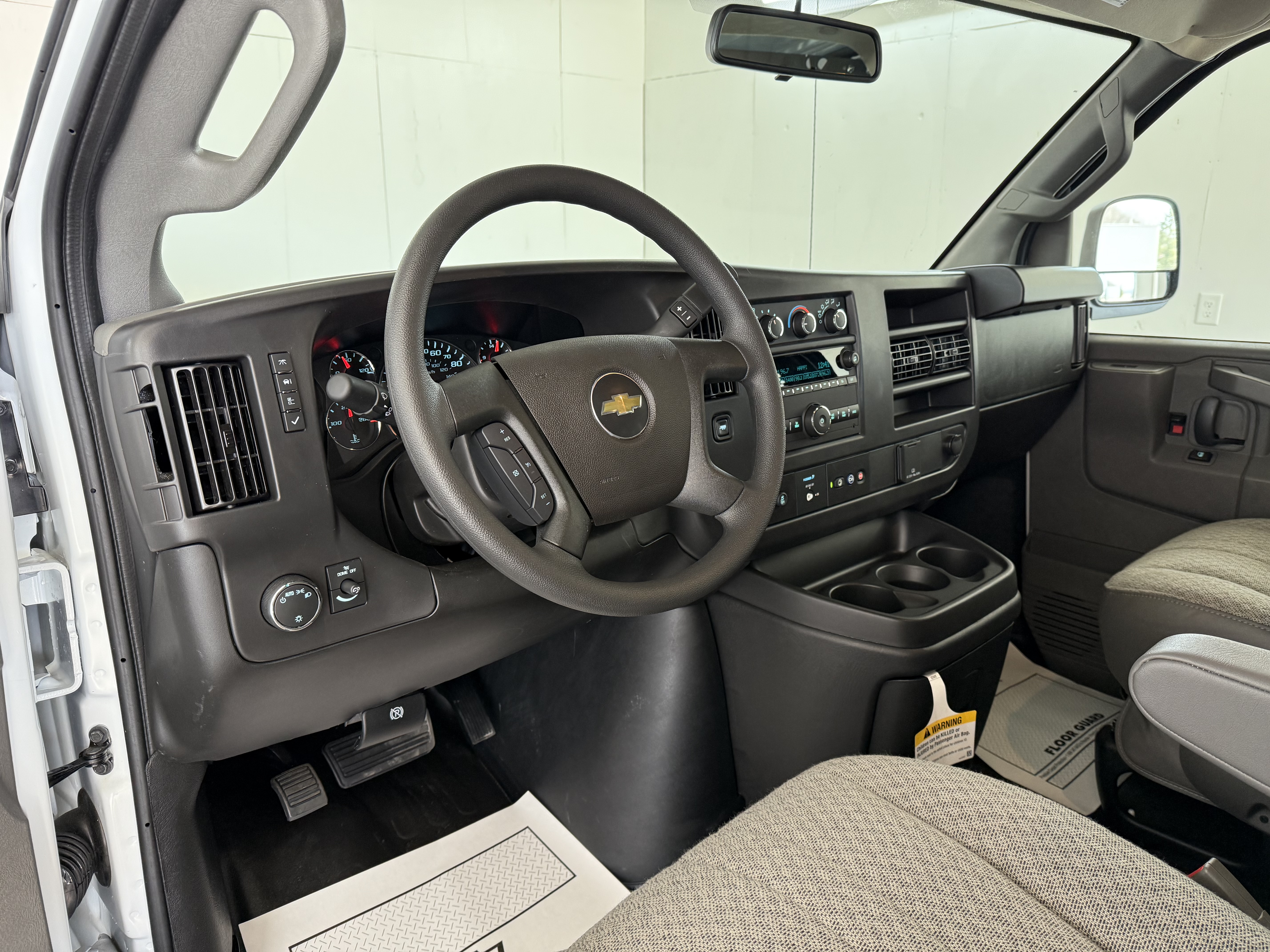 2025 Chevrolet Express Cargo Work Van - Photo 12