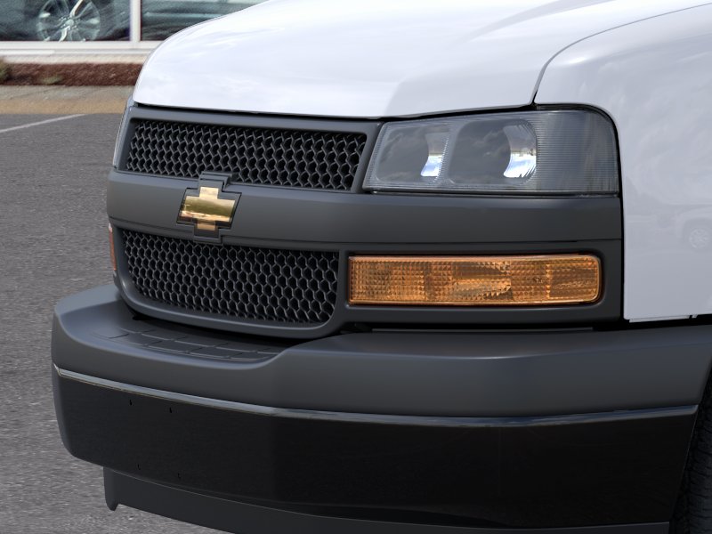 New 2026 Summit White Chevrolet WT image 37