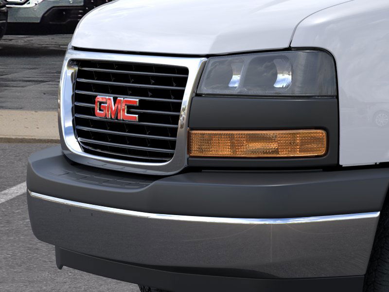 New 2025 Summit White GMC 1WT image 24