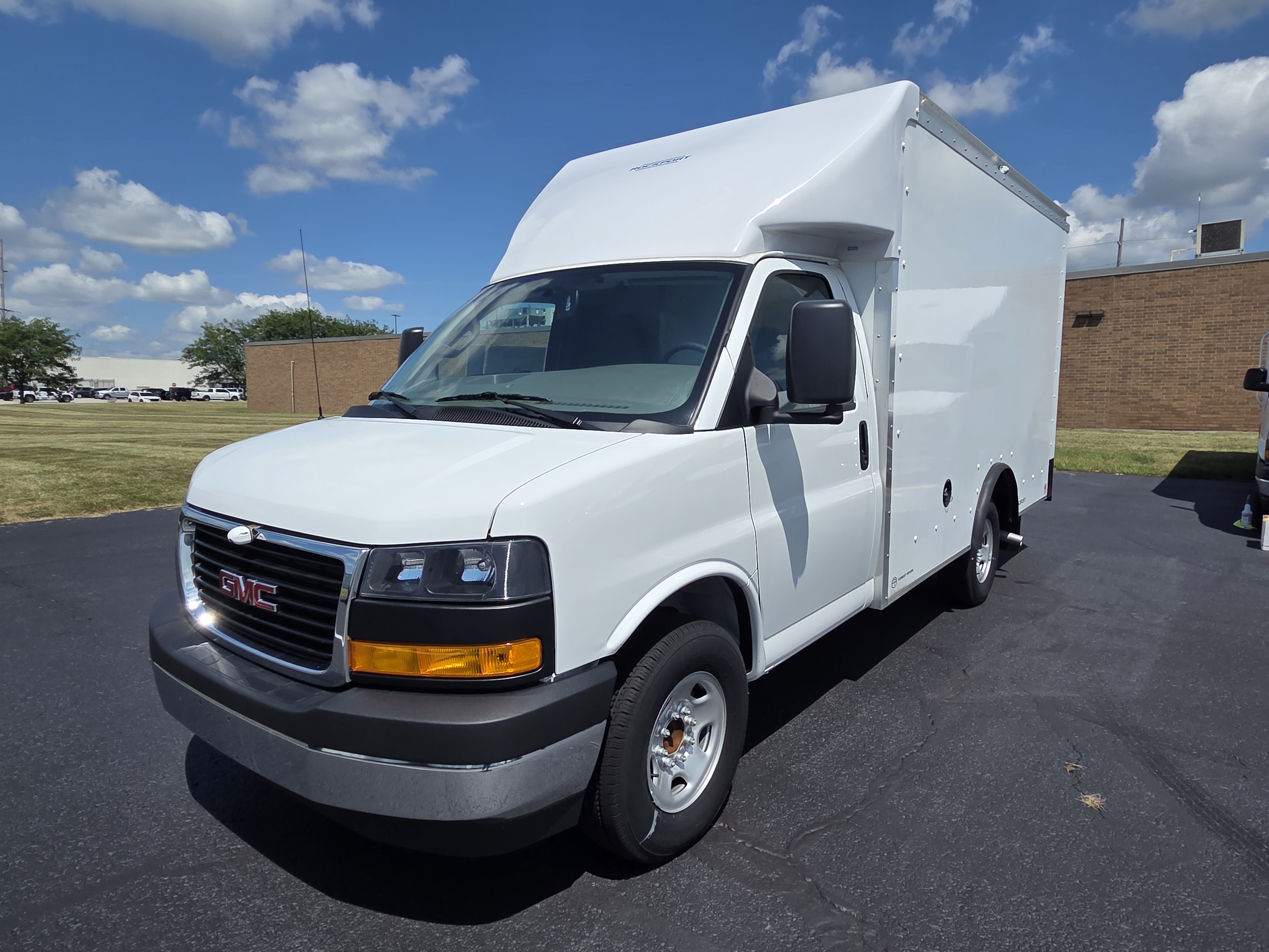 2025 GMC Savana Cutaway 3500 1WT
