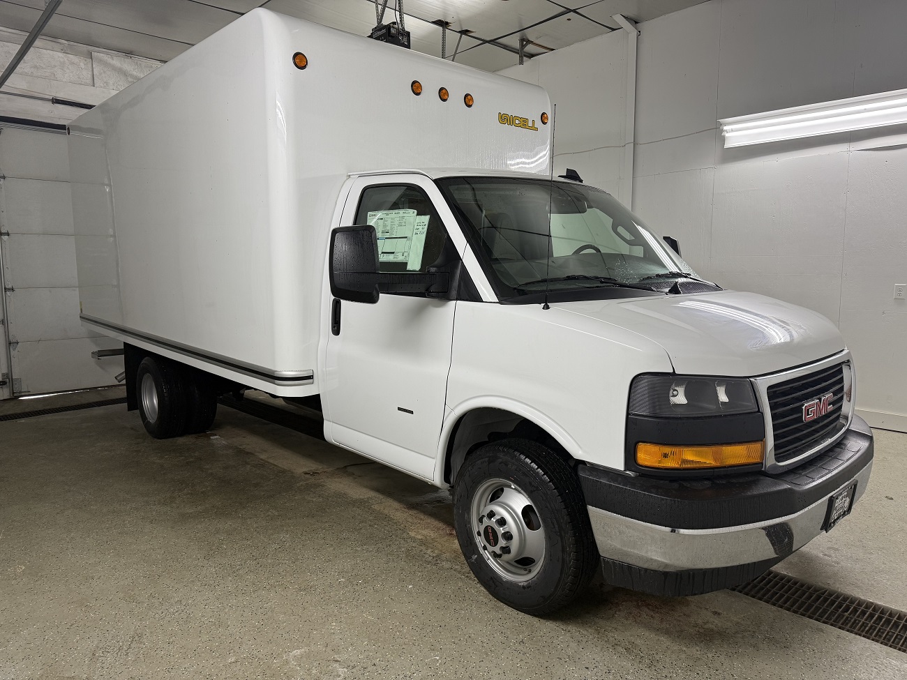 2024 GMC Savana Cutaway Work Van's photo