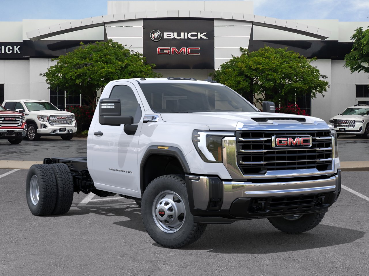 New 2025 Summit White GMC Pro image 32