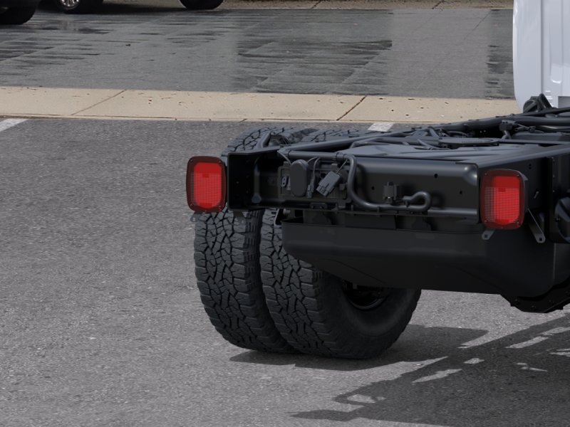 New 2025 Summit White GMC Pro image 36