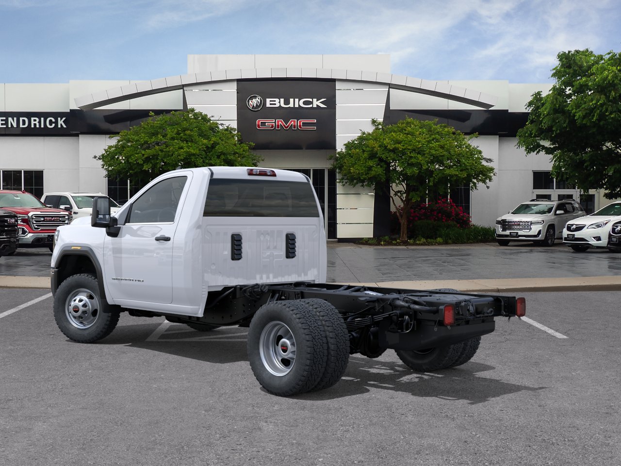 New 2025 Summit White GMC Pro image 28