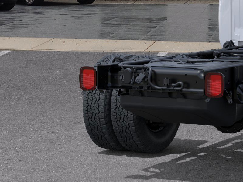 New 2025 Summit White GMC Pro image 50