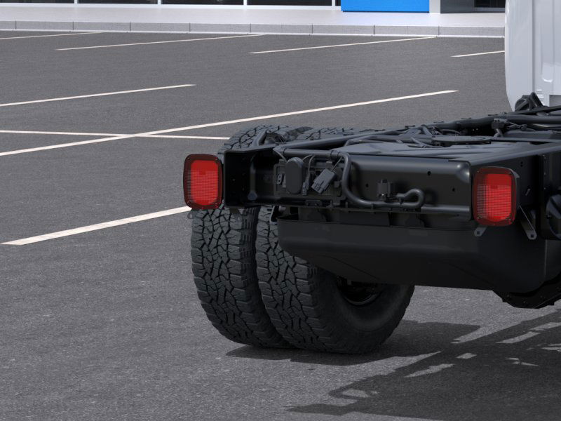 New 2025 Summit White GMC Pro image 35