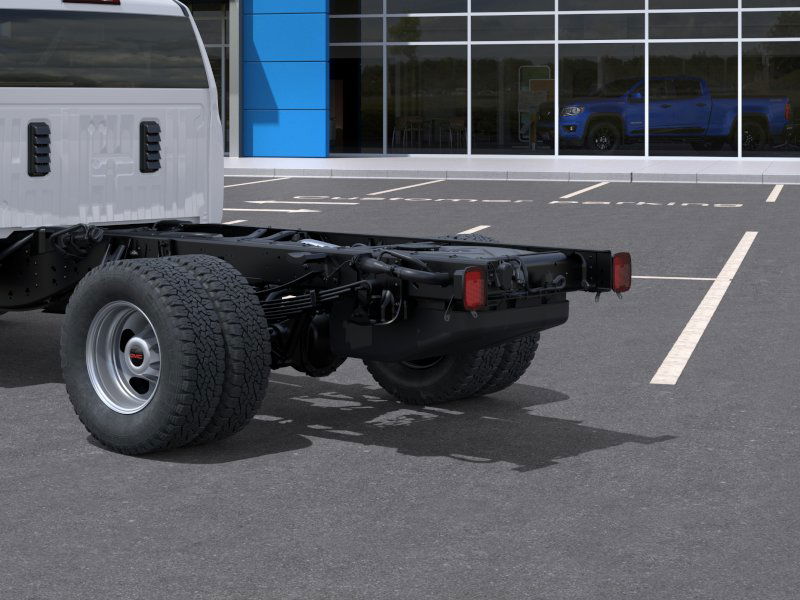 New 2025 Summit White GMC Pro image 38