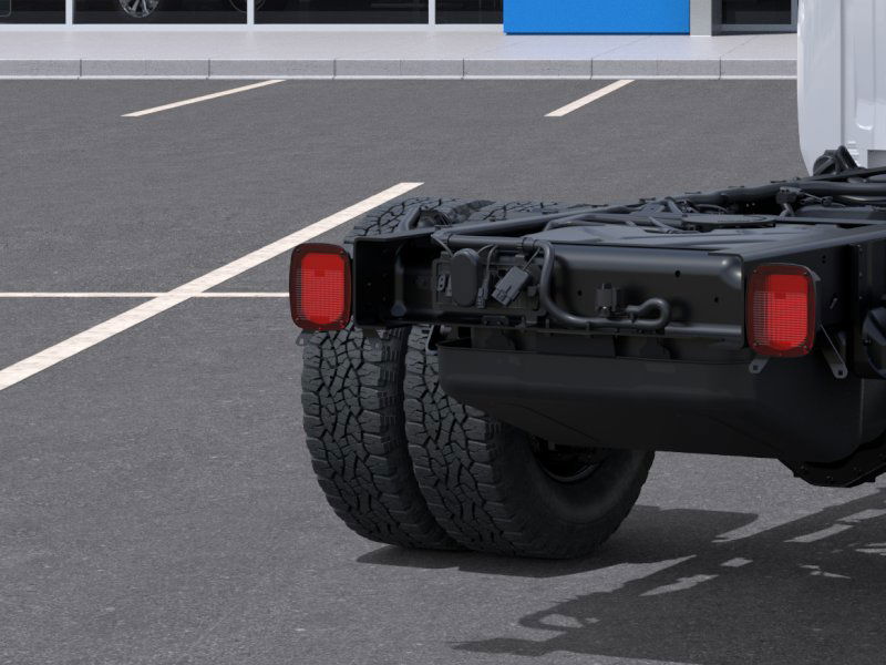 New 2026 Summit White GMC Pro image 27