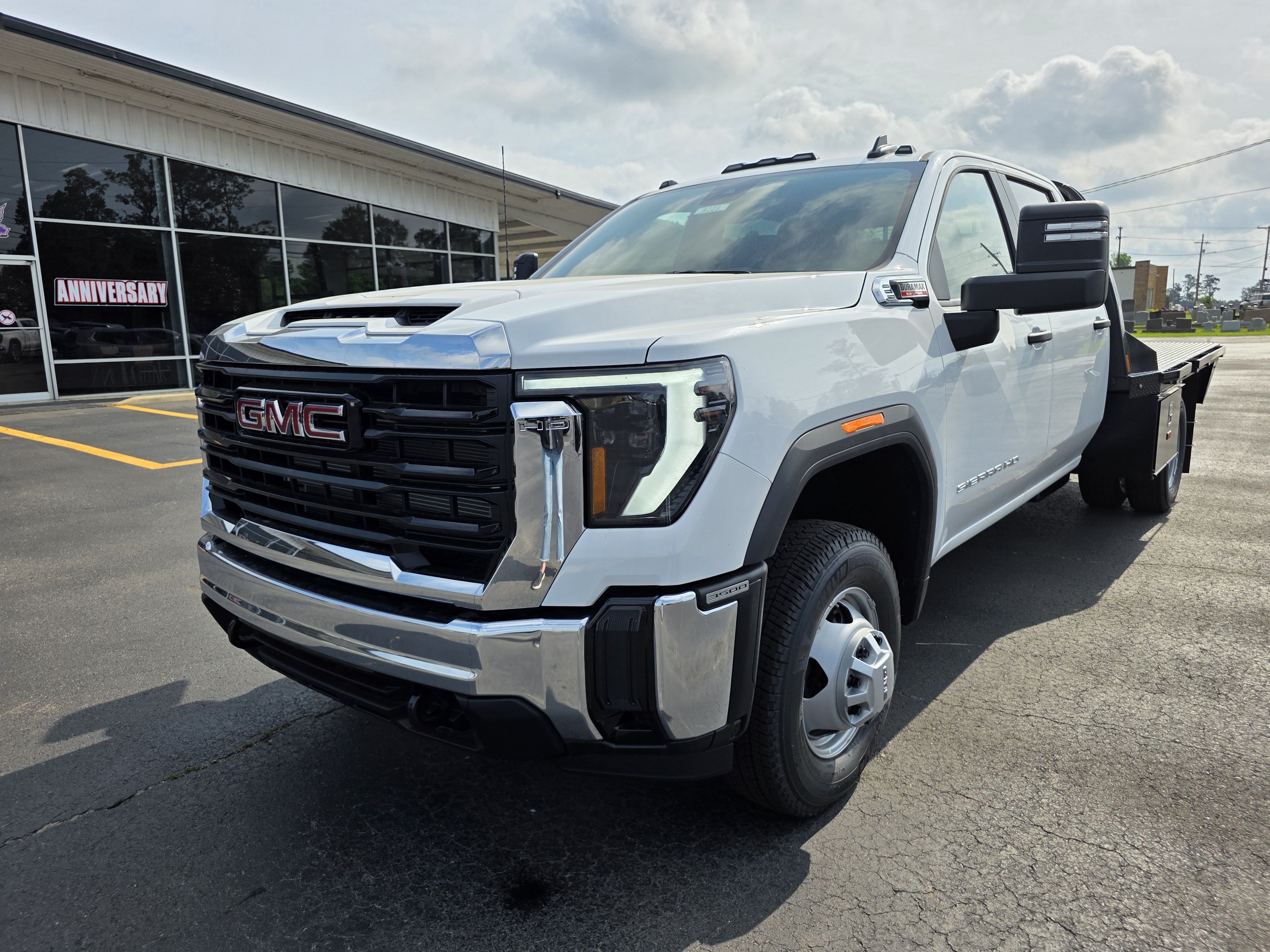 2026 GMC Sierra 4WD Crew Cab Chassis Pro's photo