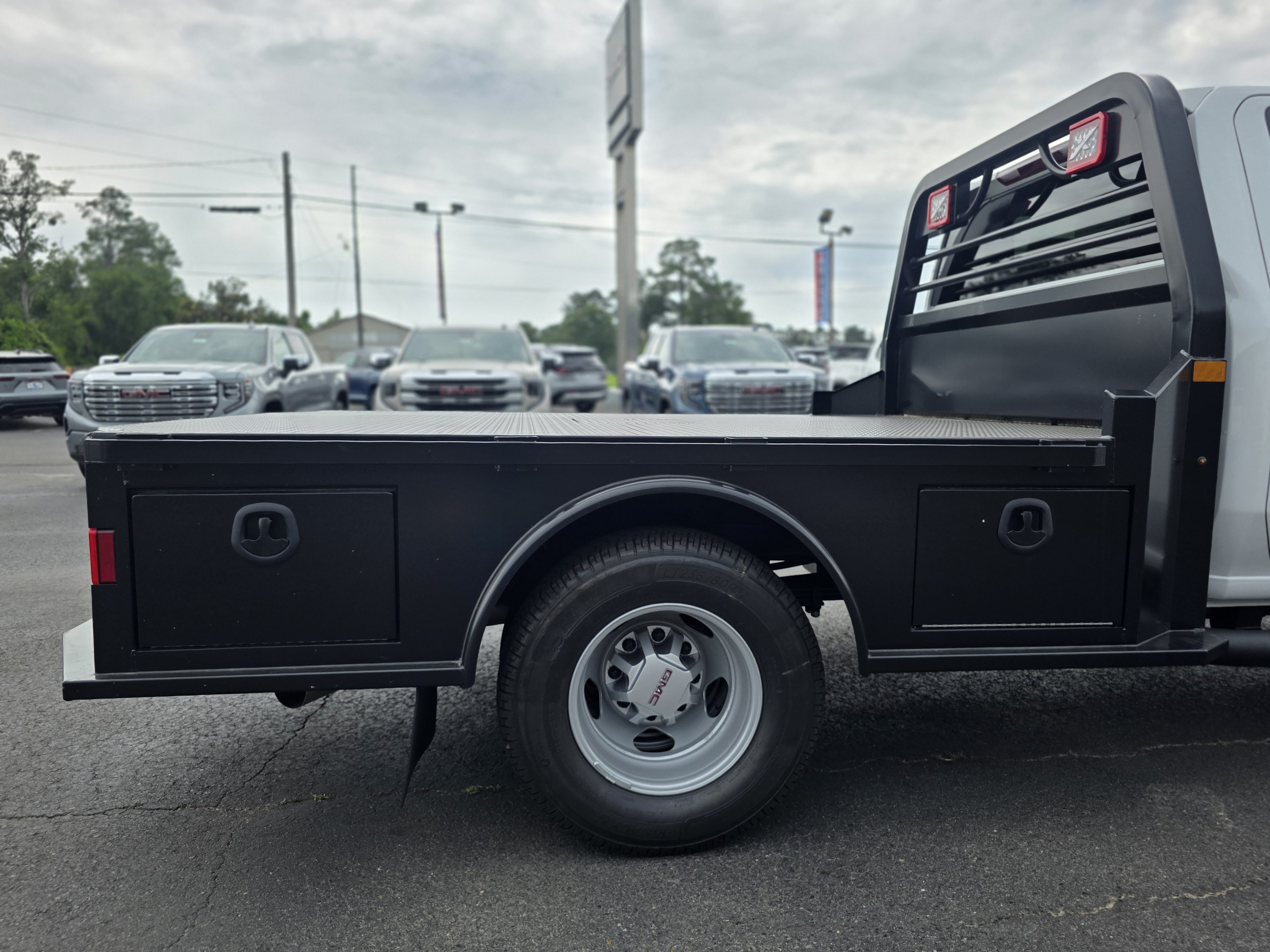 2026 GMC Sierra 3500 Chassis Cab Pro - Photo 10