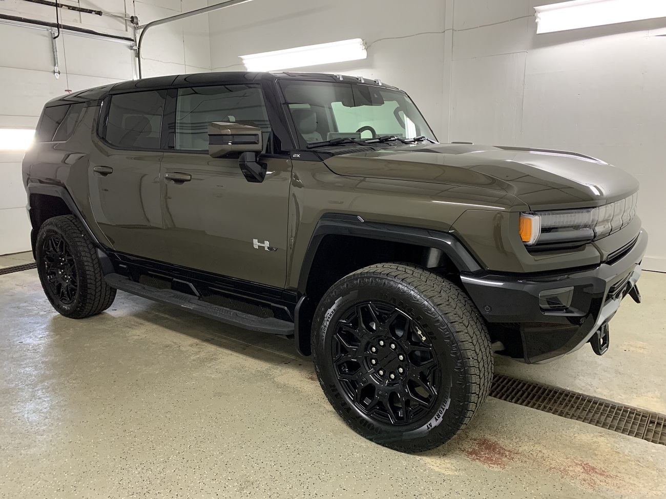 2025 GMC HUMMER EV 2X's photo