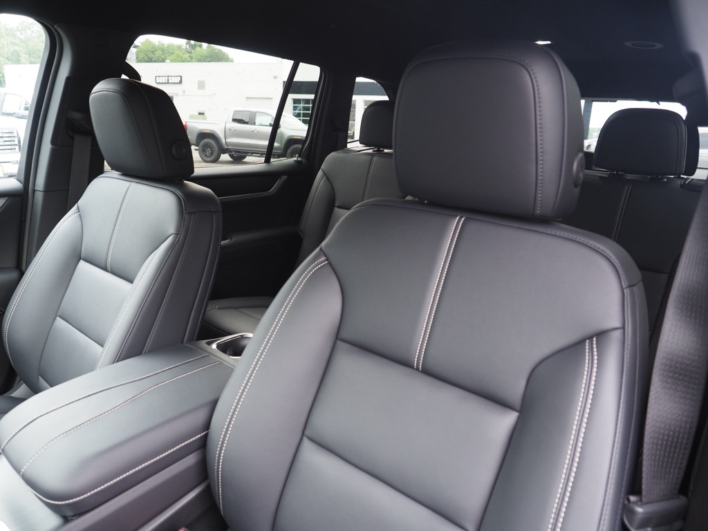 New 2026 Sterling Metallic GMC Elevation image 12