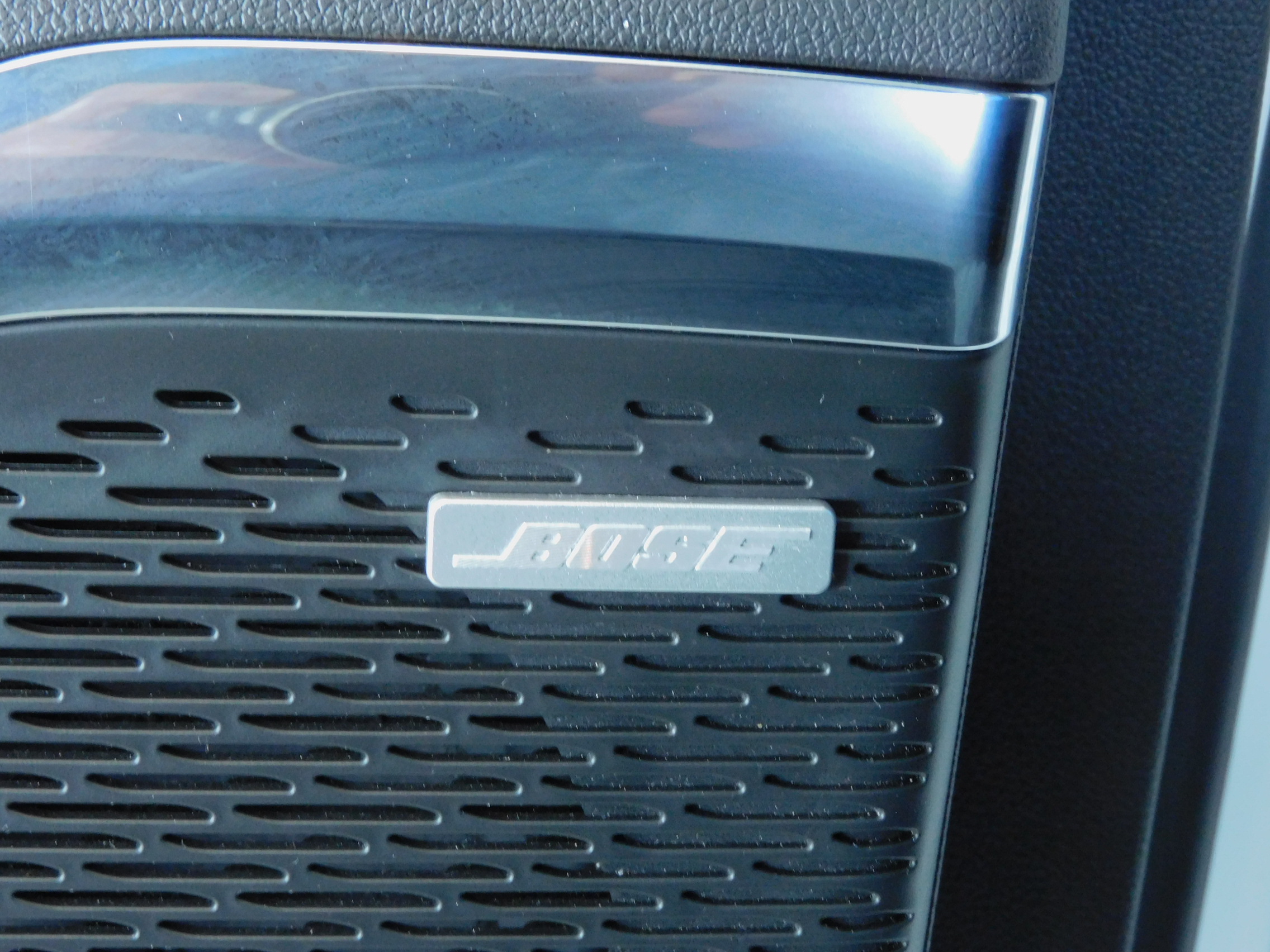 2025 Gmc Acadia Elevation photo 2