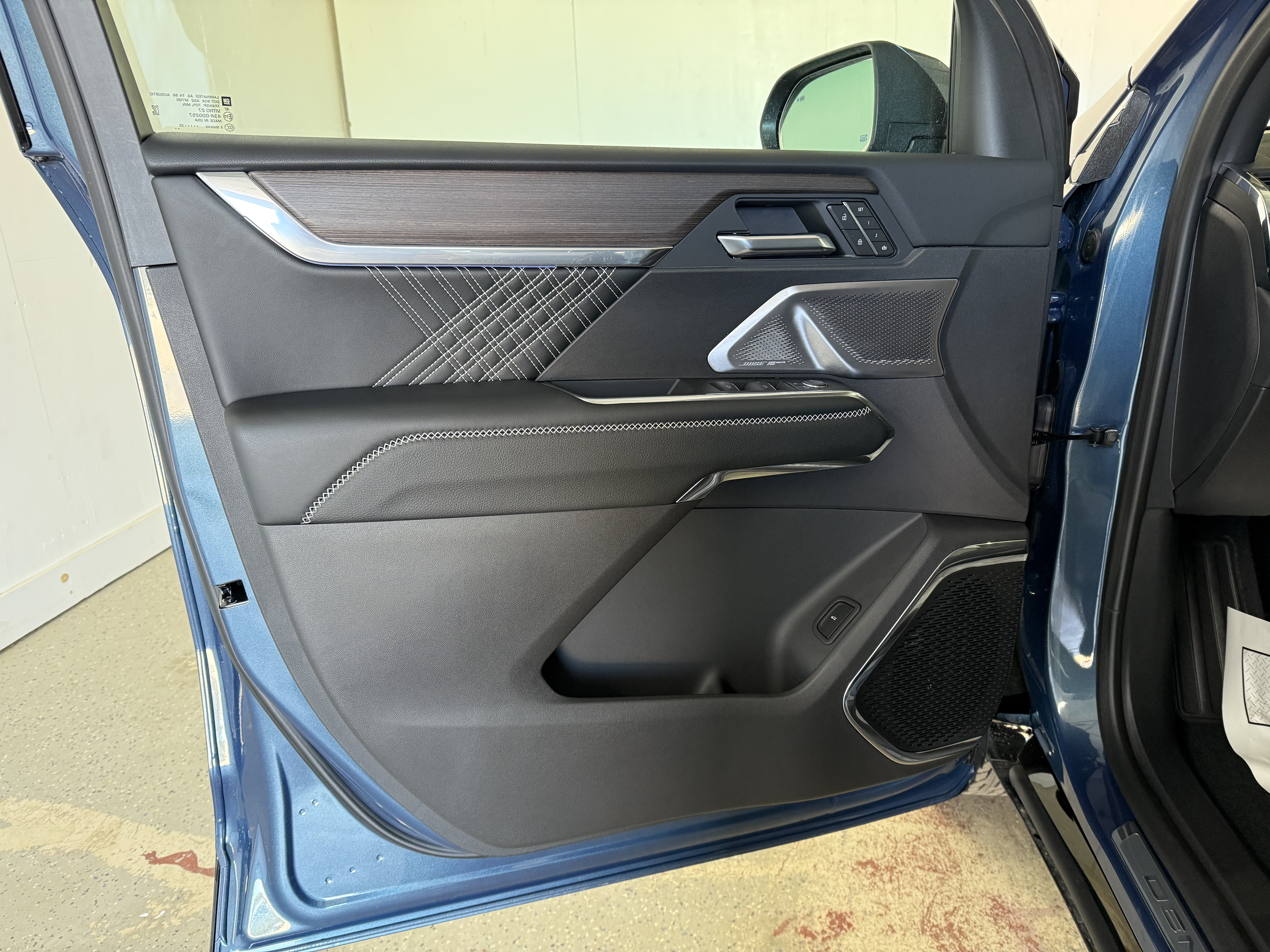 2025 GMC Acadia Denali - Photo 16