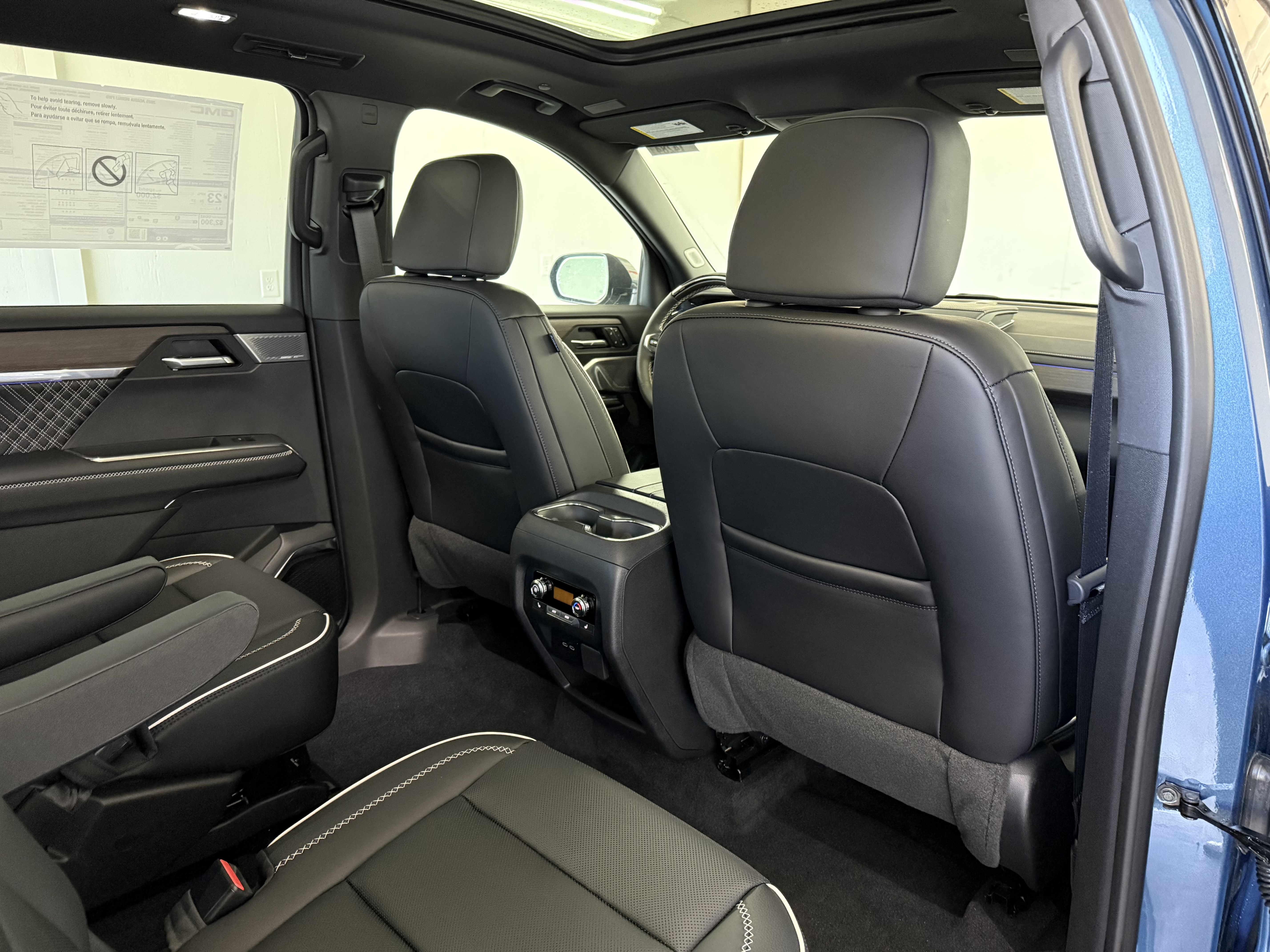 2025 GMC Acadia Denali - Photo 38