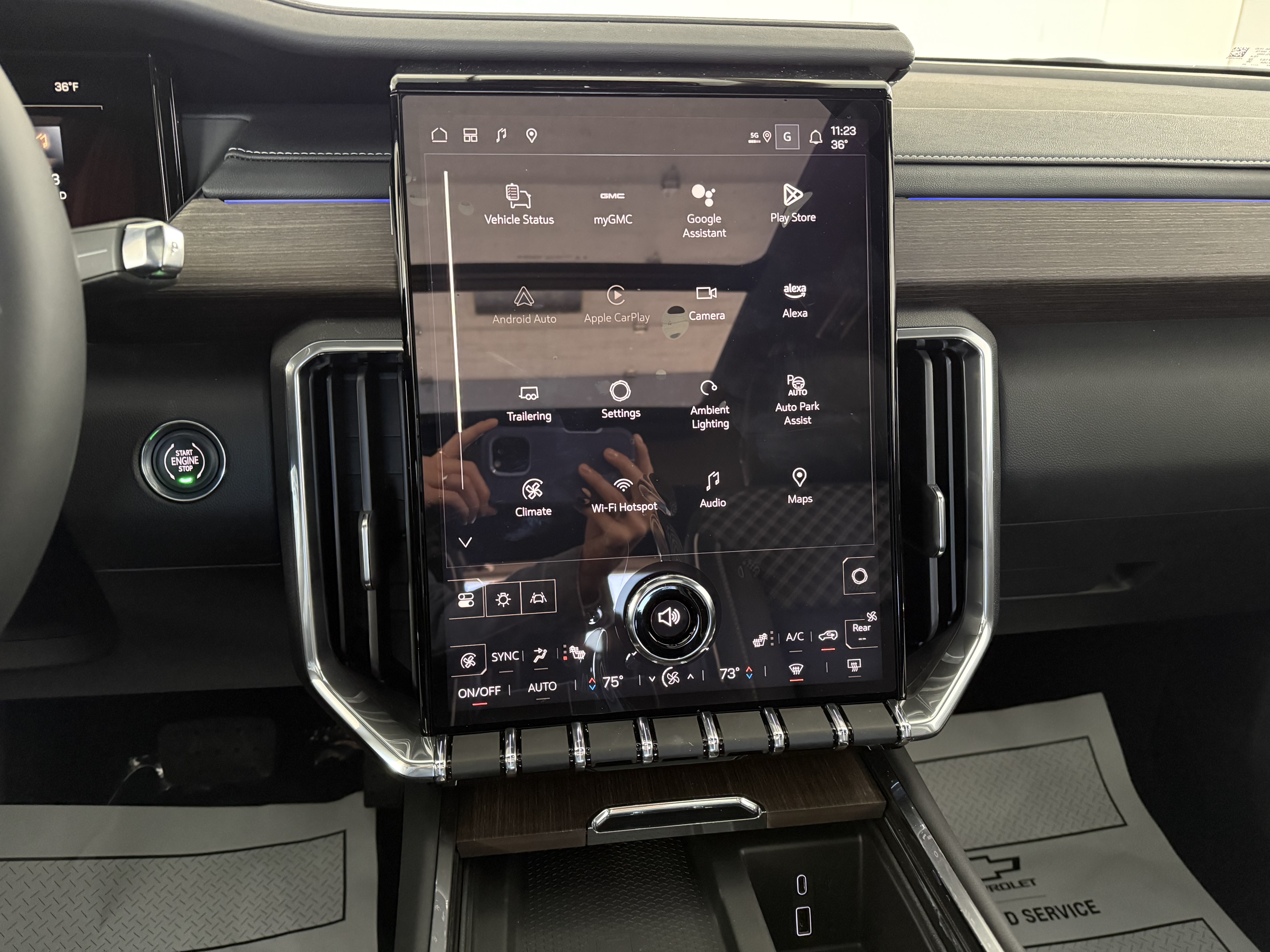 2025 GMC Acadia Denali - Photo 25