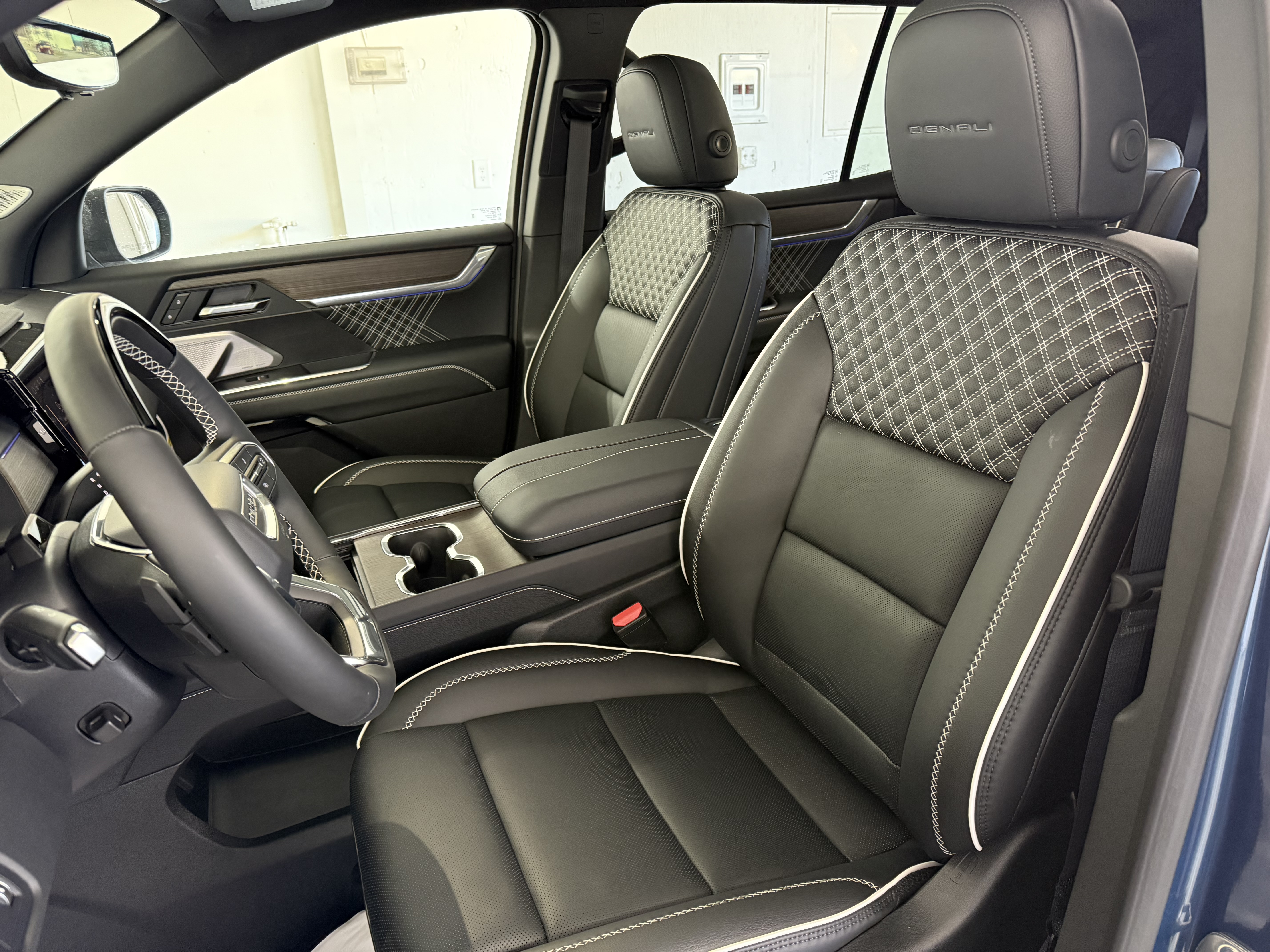 2025 GMC Acadia Denali - Photo 14
