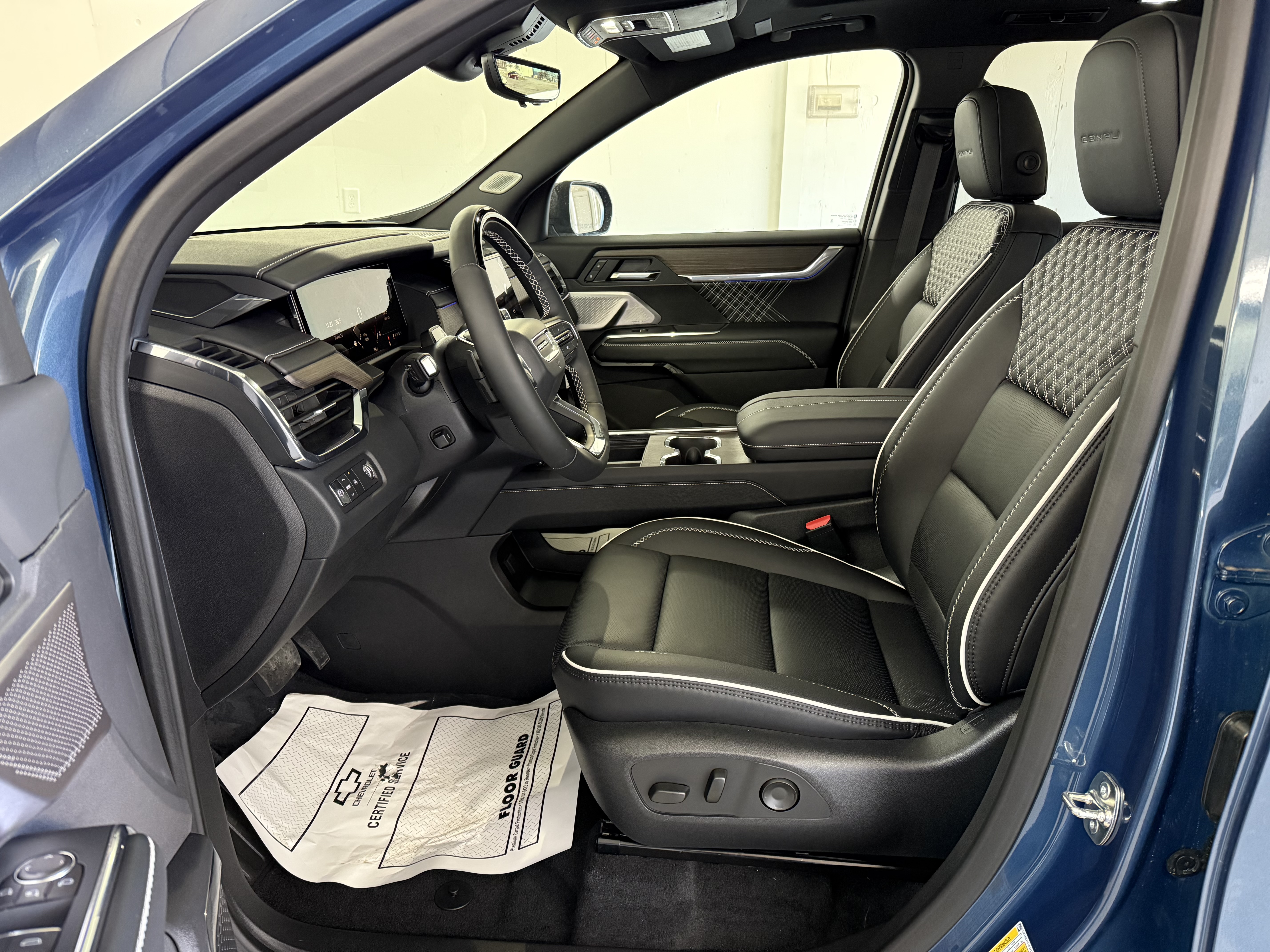 2025 GMC Acadia Denali - Photo 12