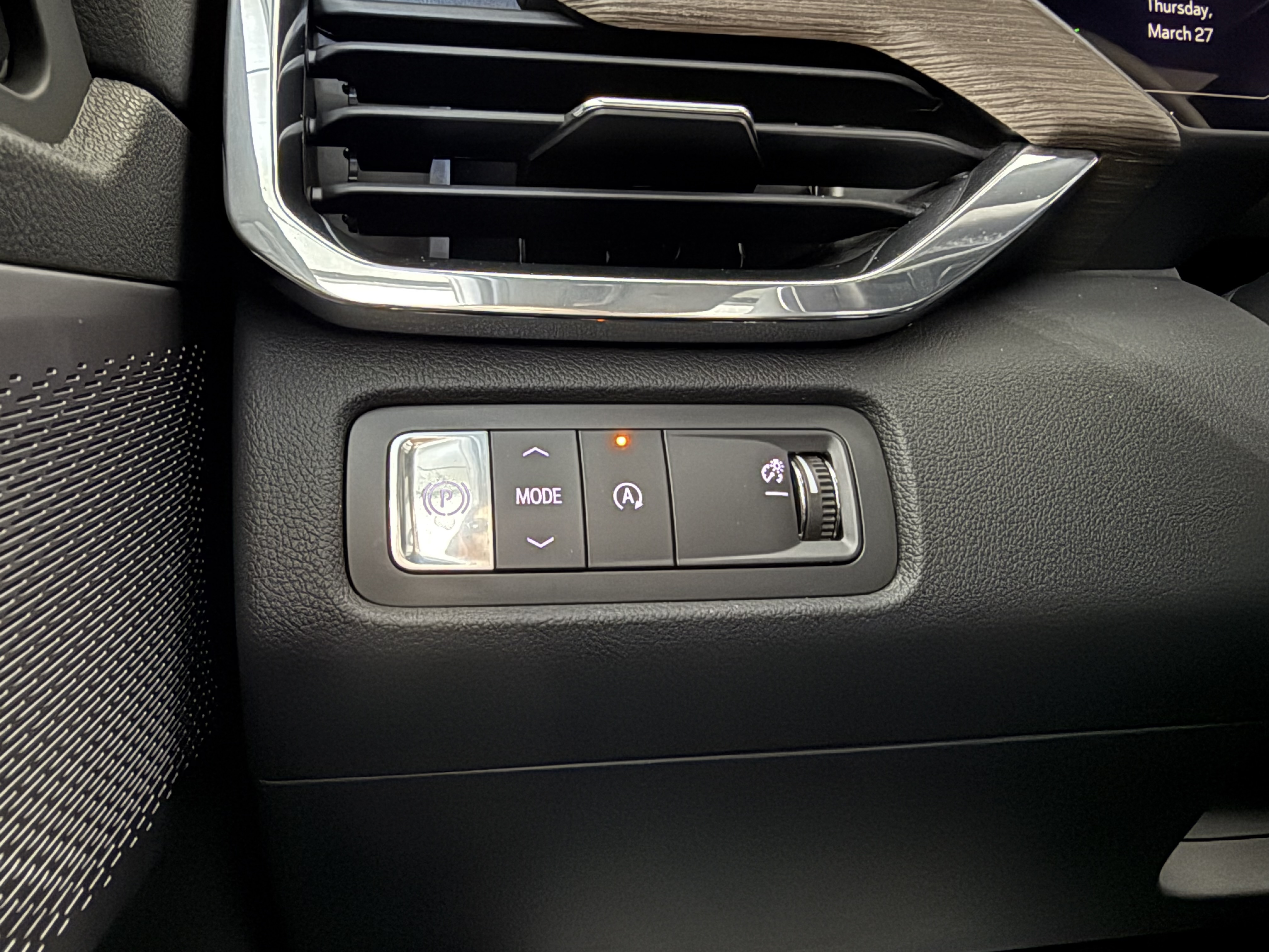 2025 GMC Acadia Denali - Photo 23
