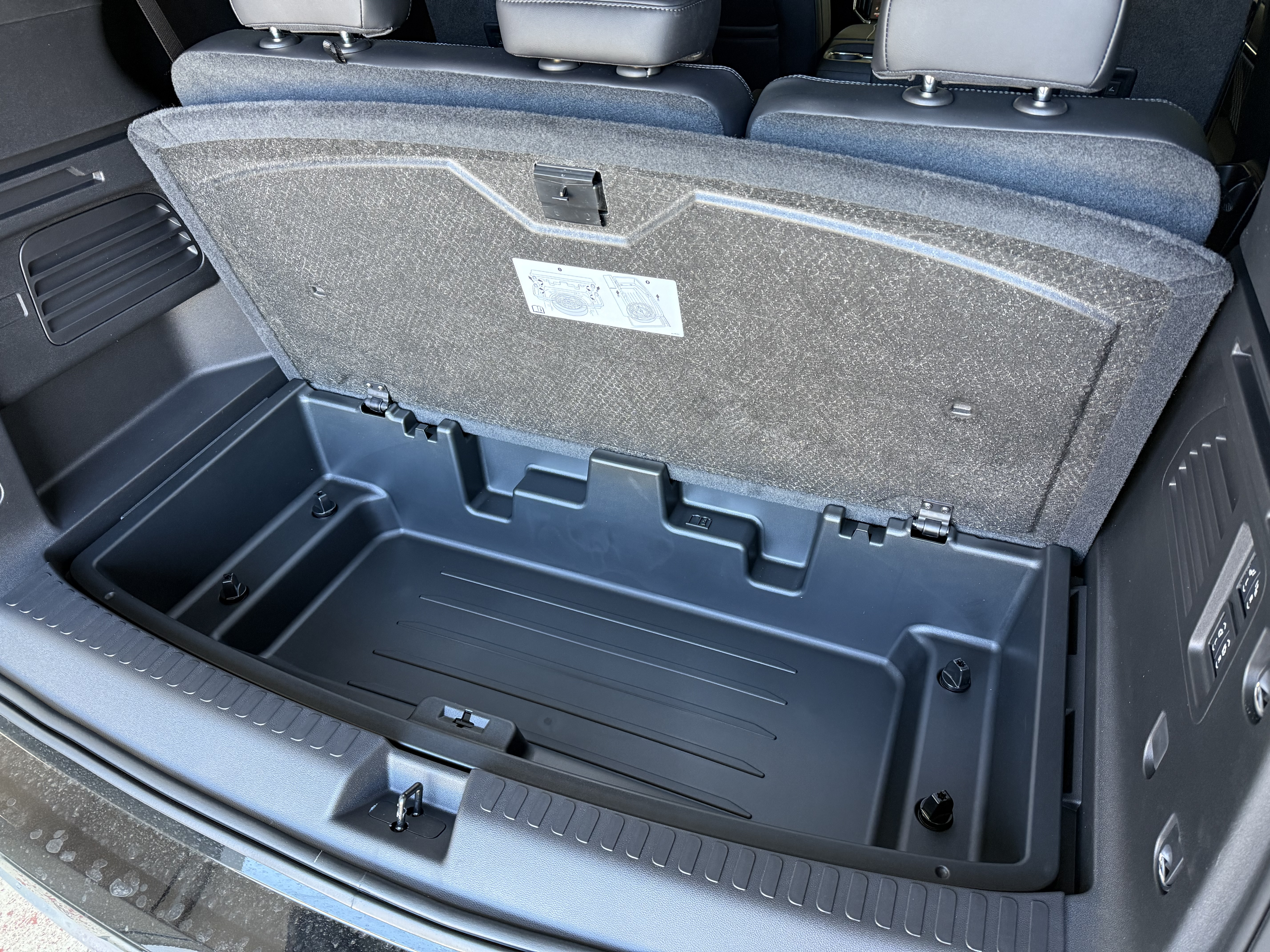 2025 GMC Acadia Denali - Photo 48