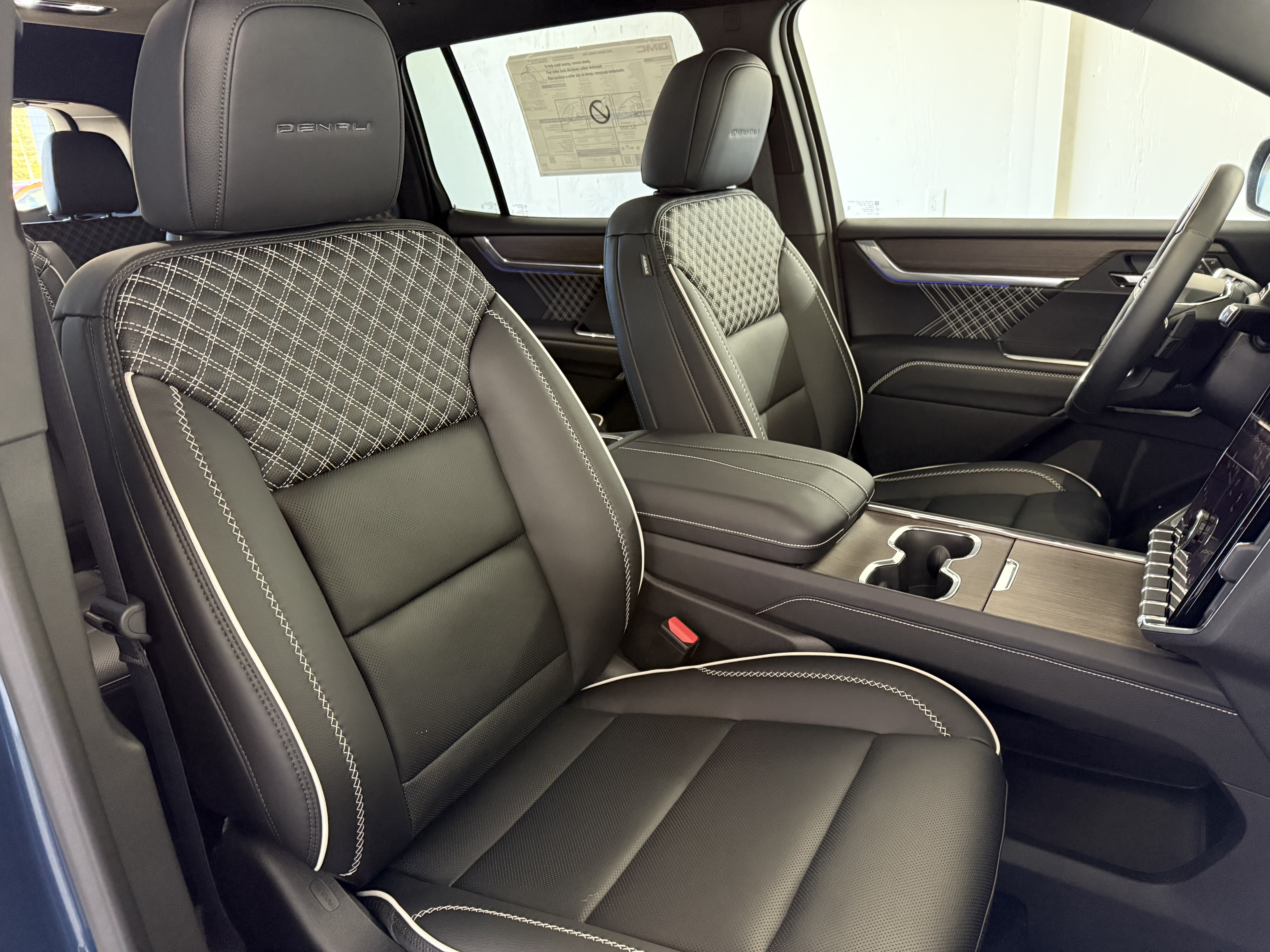 2025 GMC Acadia Denali - Photo 34