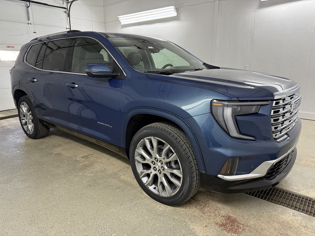 2025 GMC Acadia Denali's photo