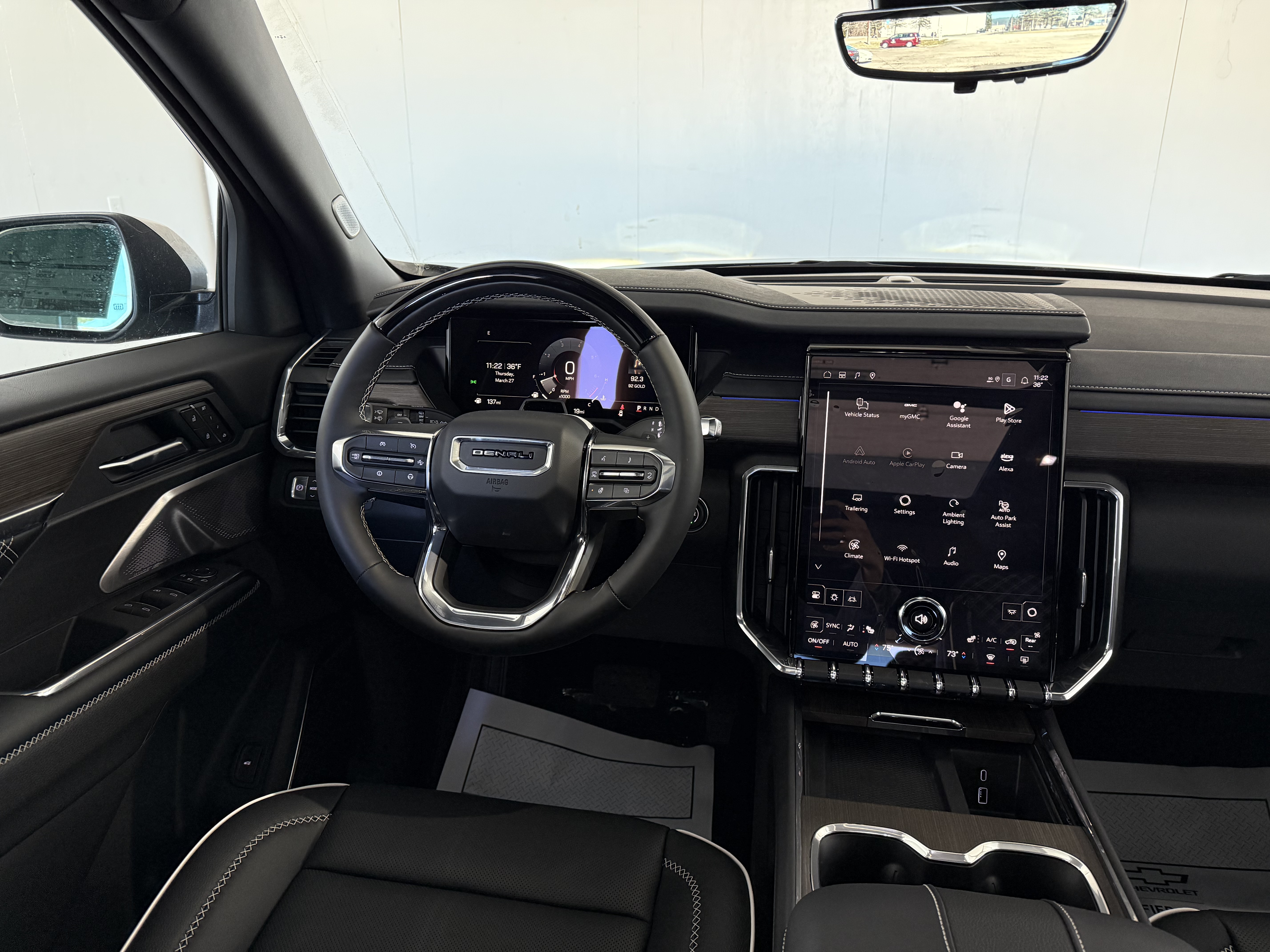 2025 GMC Acadia Denali - Photo 18
