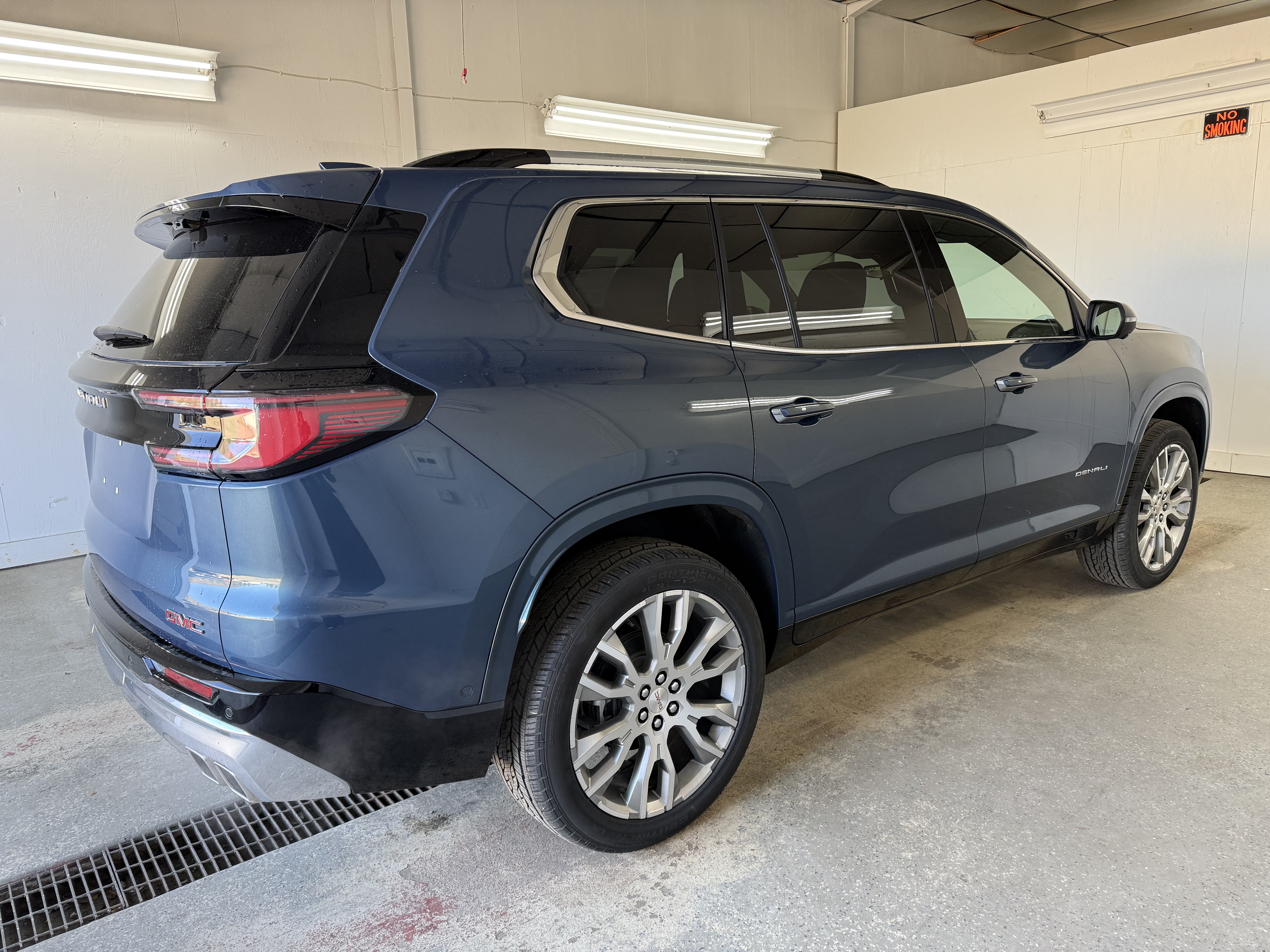 2025 GMC Acadia Denali - Photo 6