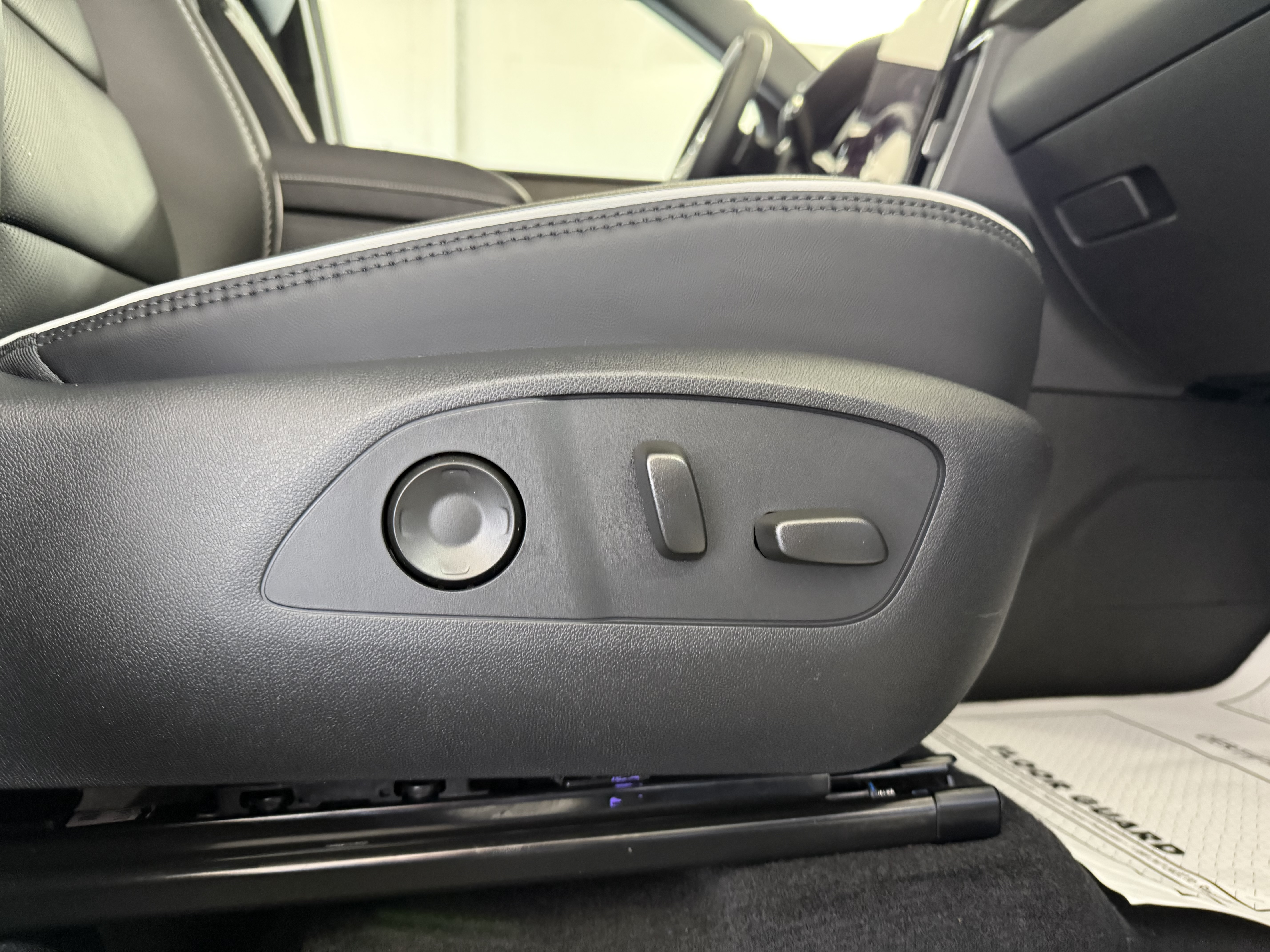 2025 GMC Acadia Denali - Photo 35