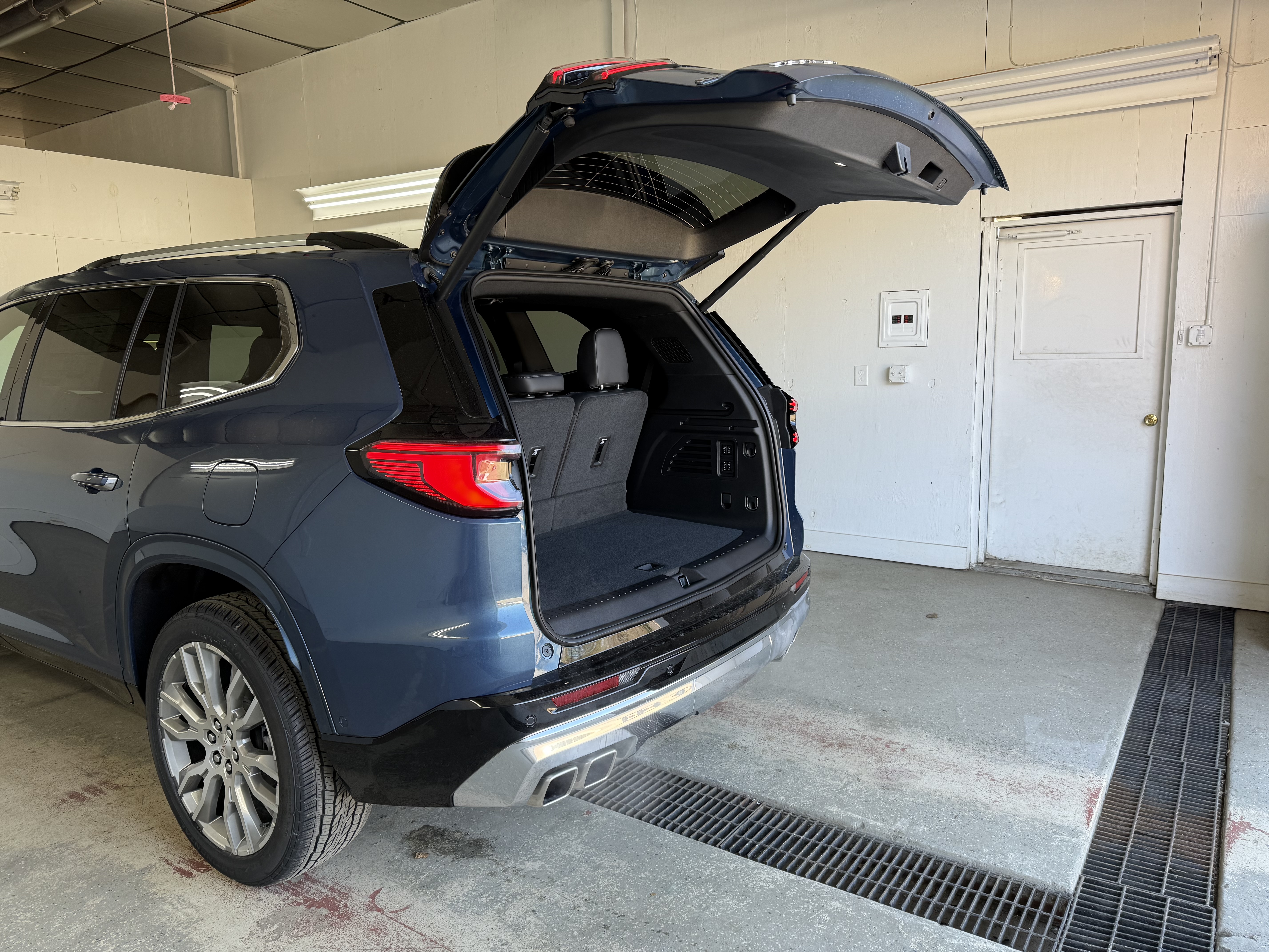 2025 GMC Acadia Denali - Photo 46
