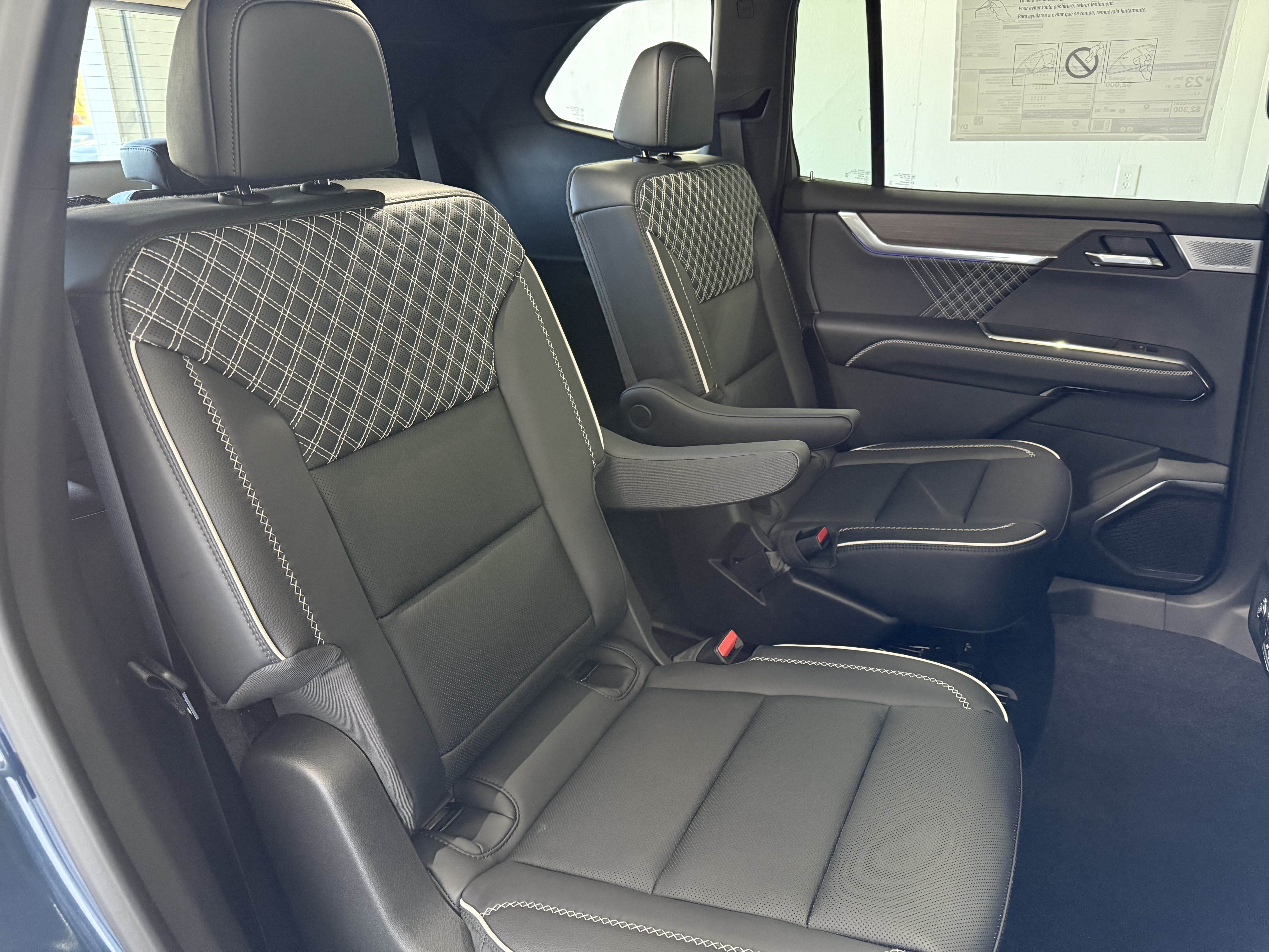 2025 GMC Acadia Denali - Photo 39