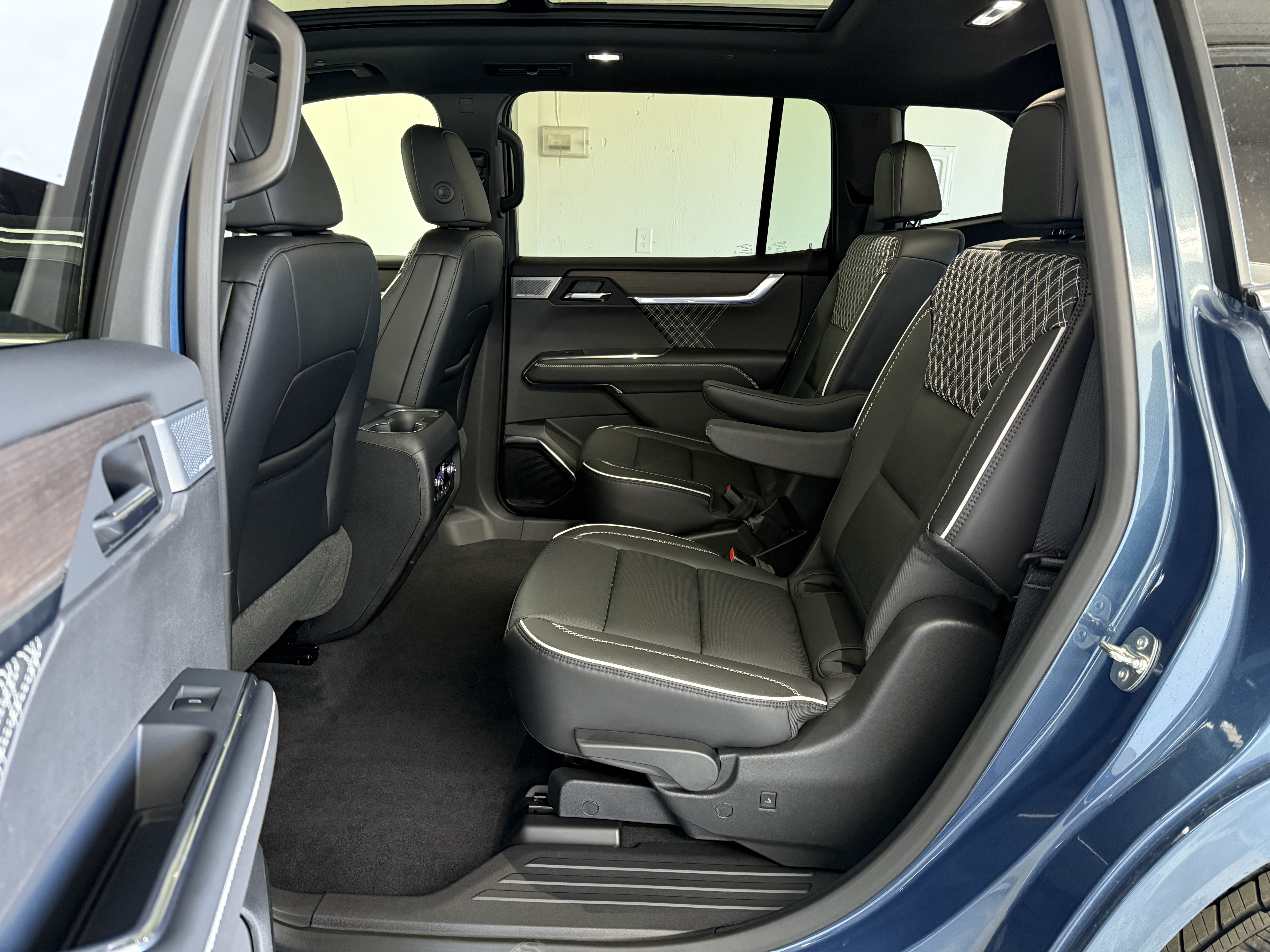2025 GMC Acadia Denali - Photo 41