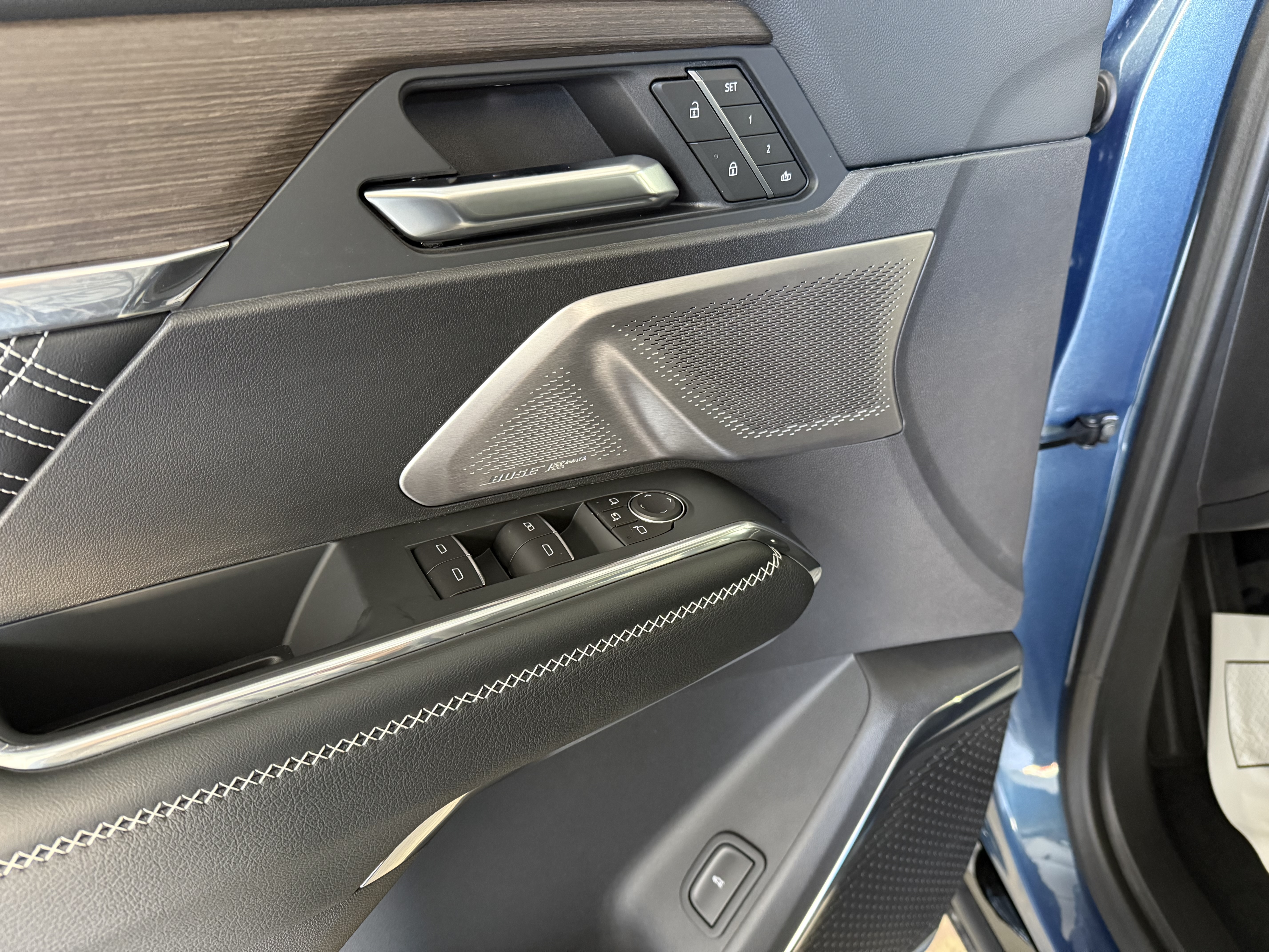 2025 GMC Acadia Denali - Photo 17