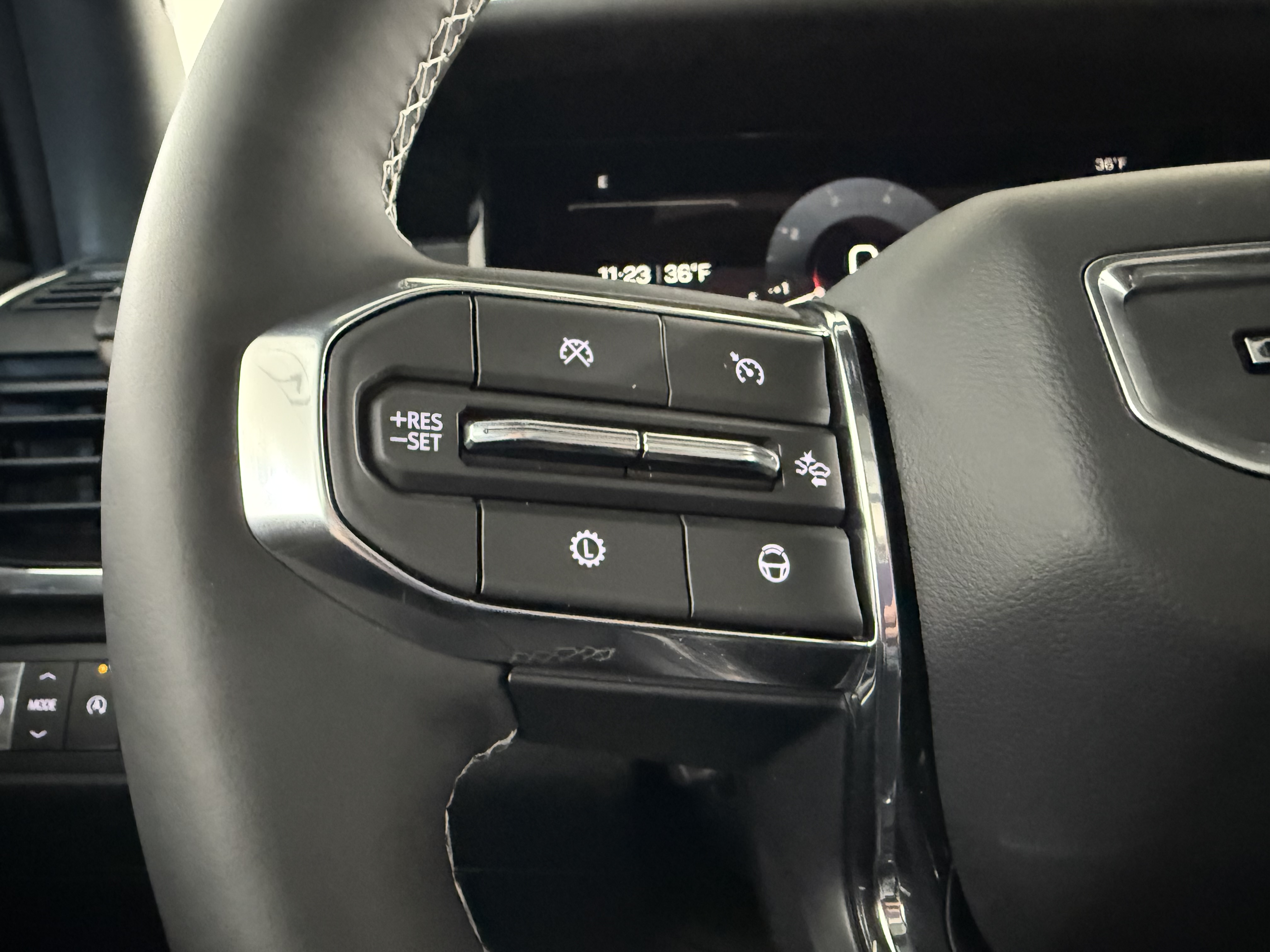 2025 GMC Acadia Denali - Photo 22