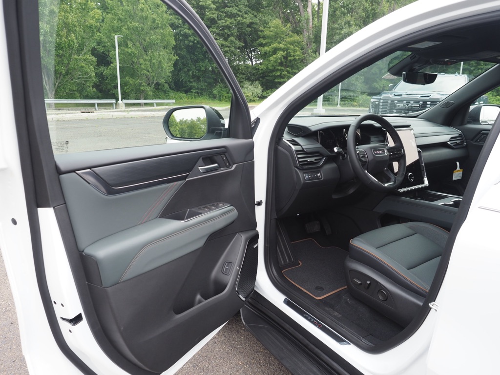 2026 GMC Acadia AT4 - Photo 10