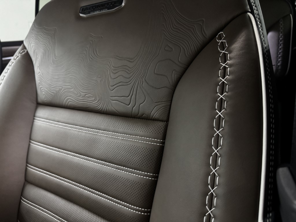 2026 GMC Acadia Denali Ultimate - Photo 17