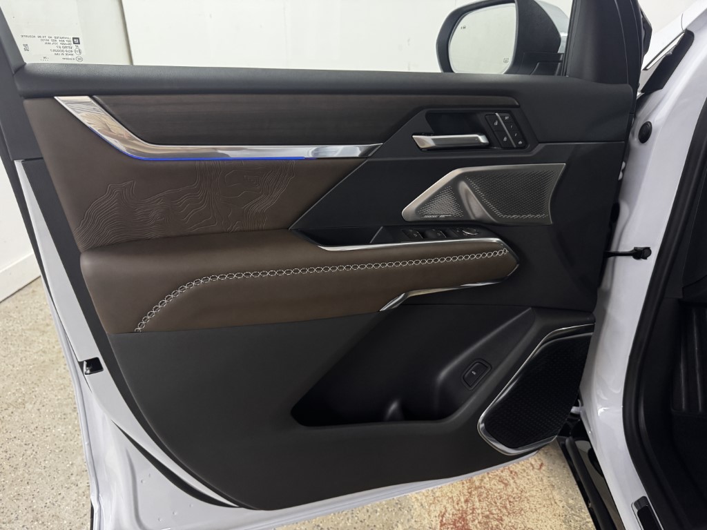 2026 GMC Acadia Denali Ultimate - Photo 14