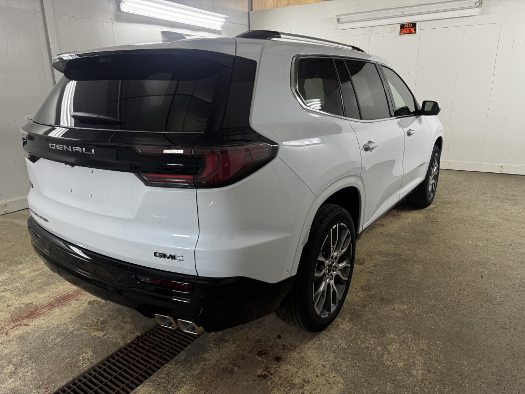 2026 GMC Acadia Denali Ultimate - Photo 9