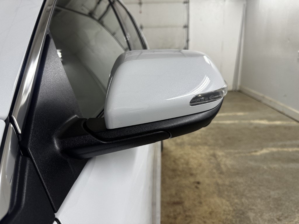 2026 GMC Acadia Denali Ultimate - Photo 12