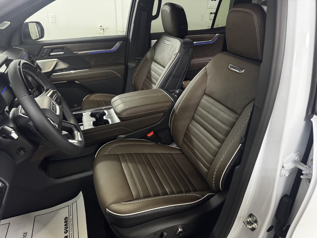 2026 GMC Acadia Denali Ultimate - Photo 16