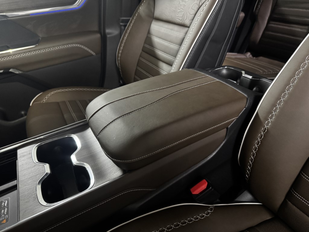2026 GMC Acadia Denali Ultimate - Photo 19