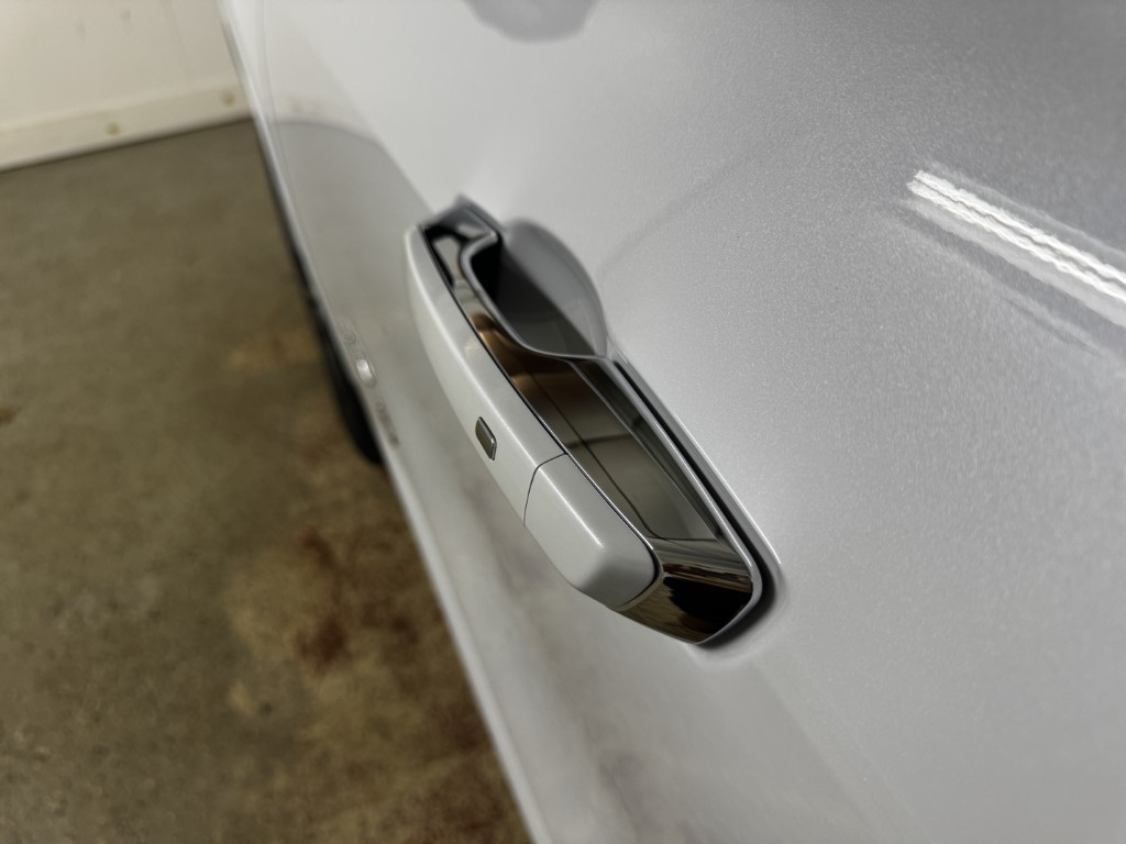 2026 GMC Acadia Denali Ultimate - Photo 13