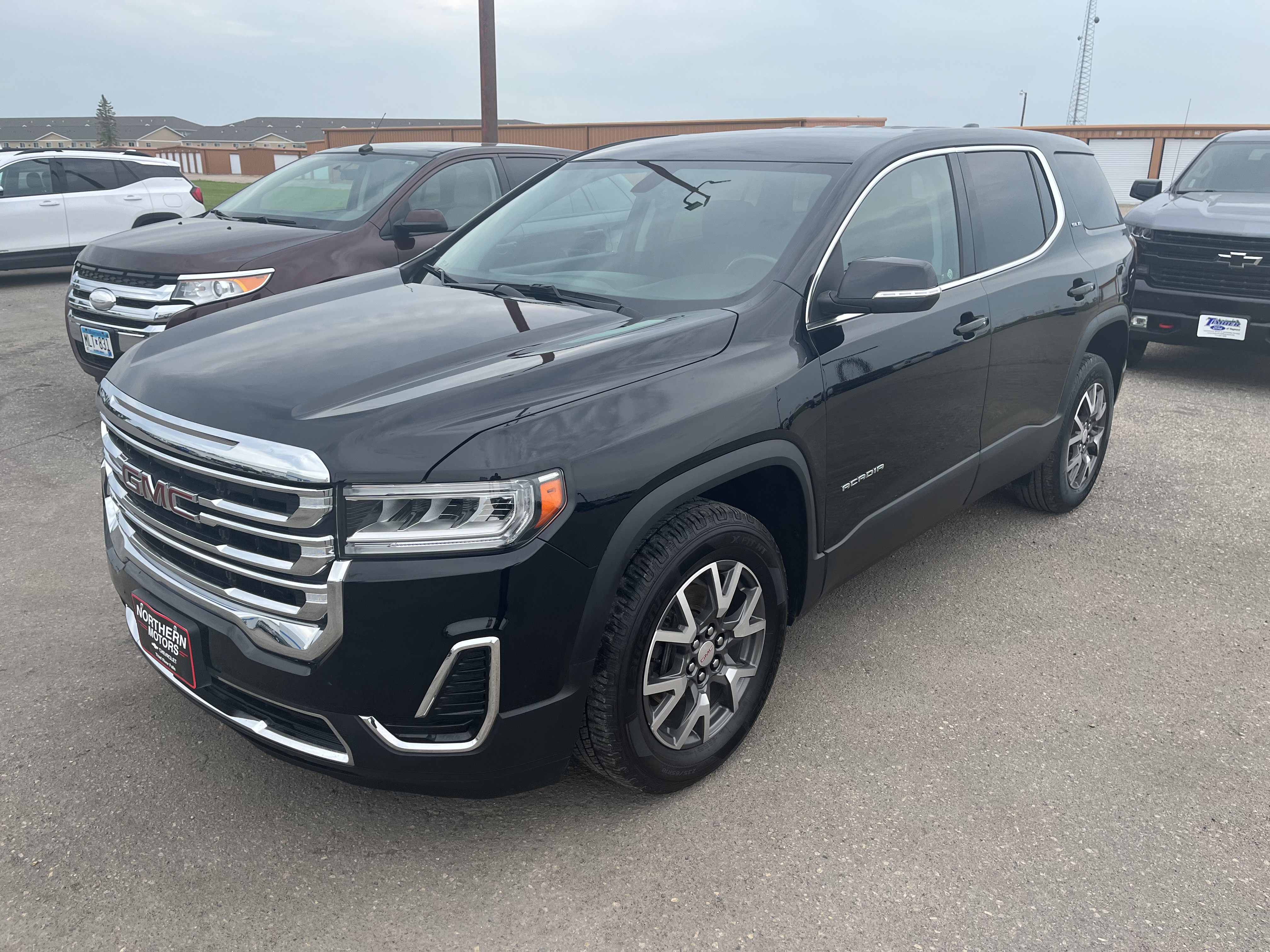 Used 2020 GMC Acadia SLE with VIN 1GKKNRLS1LZ153907 for sale in Thief River Falls, Minnesota