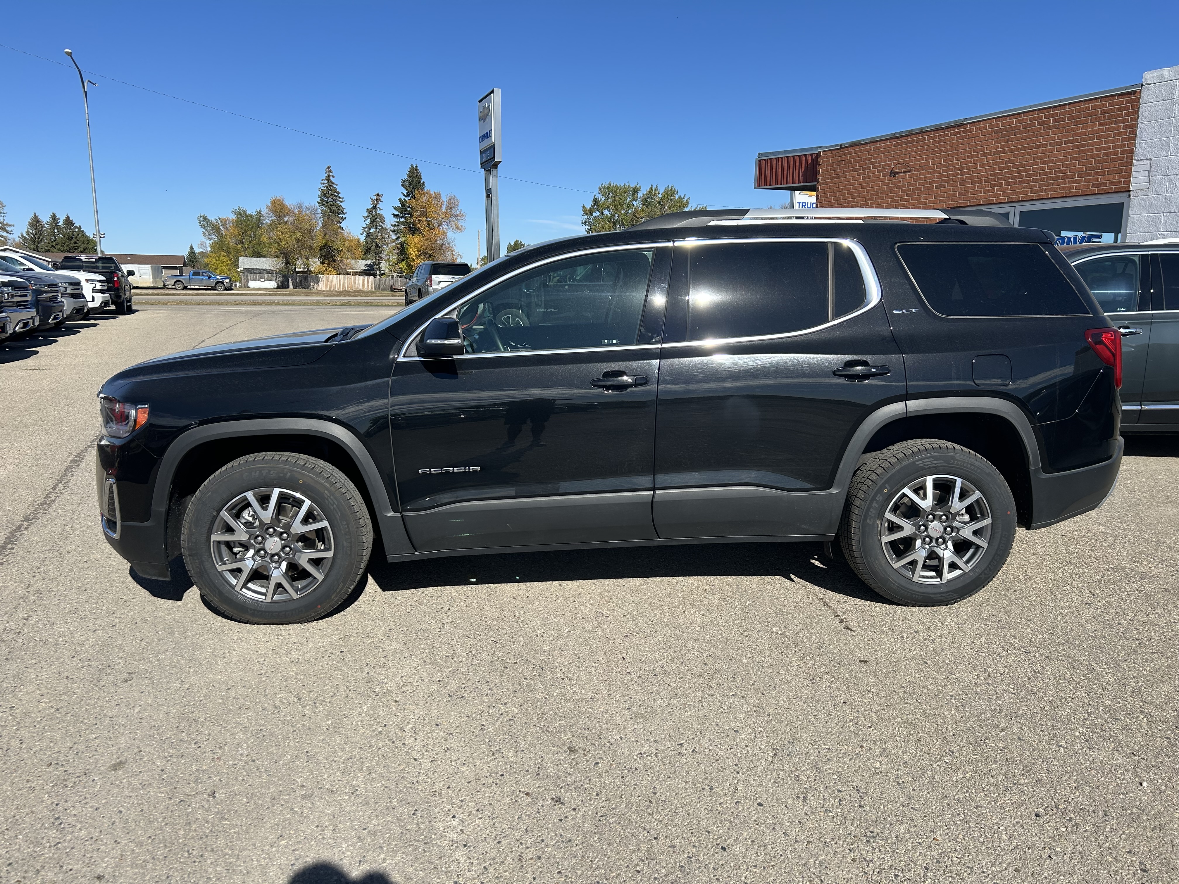 Used 2023 GMC Acadia SLT with VIN 1GKKNUL47PZ220729 for sale in Bottineau, ND