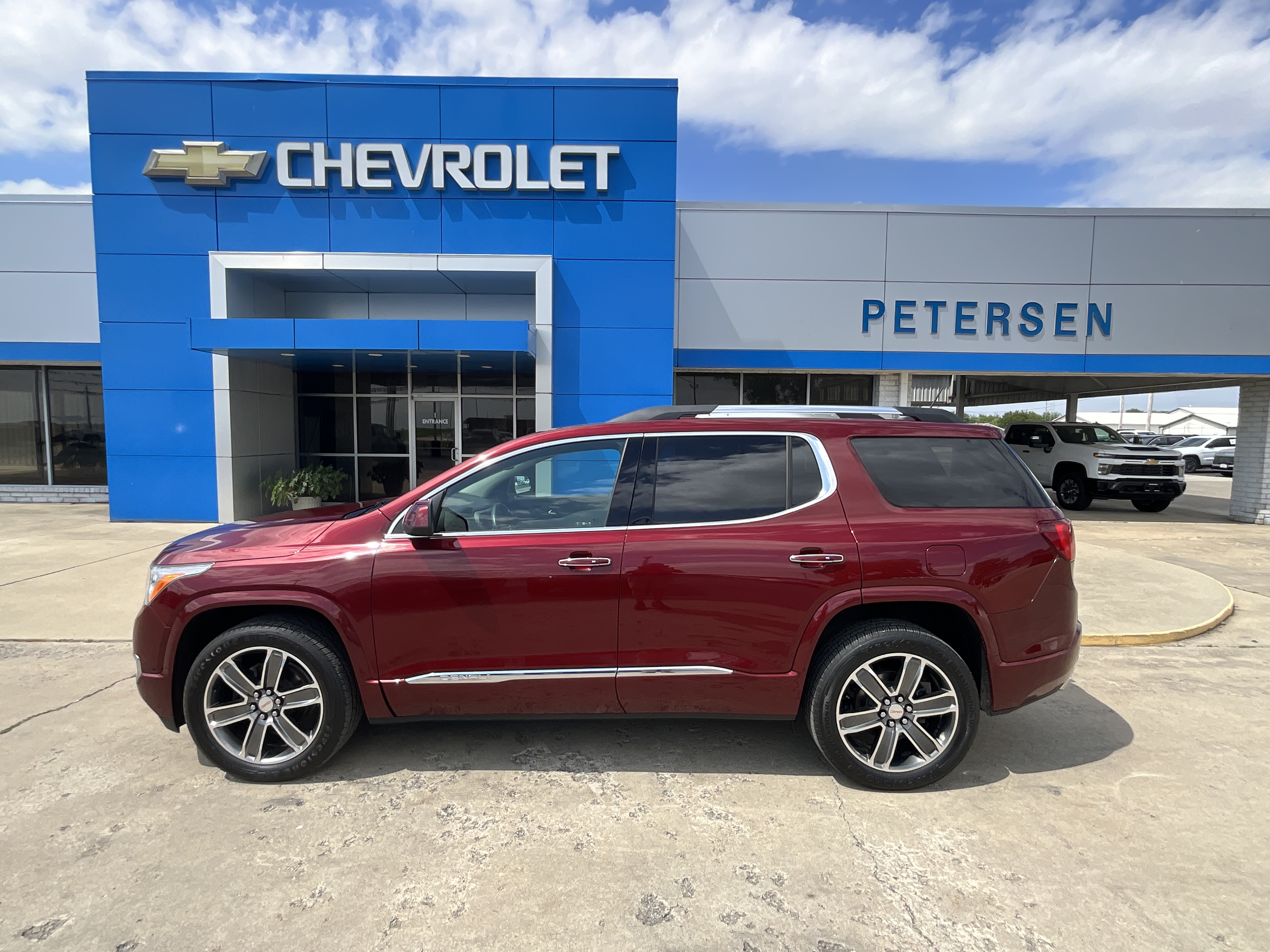 Used 2018 GMC Acadia Denali with VIN 1GKKNXLS5JZ205055 for sale in Fairbury, IL